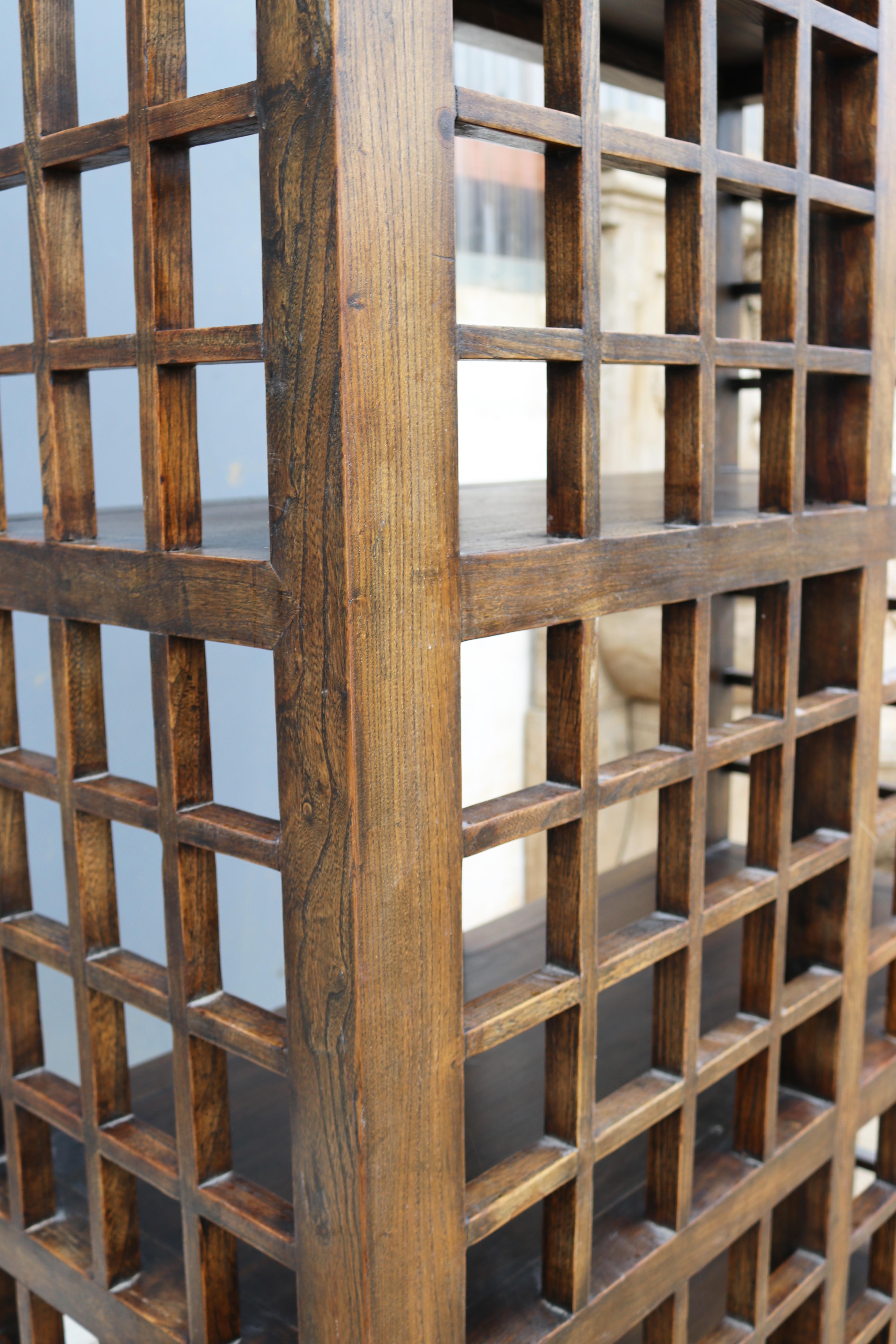 Elegant Spanish 4-Shelf Elm Grid Bookcase In Good Condition For Sale In Marbella, ES