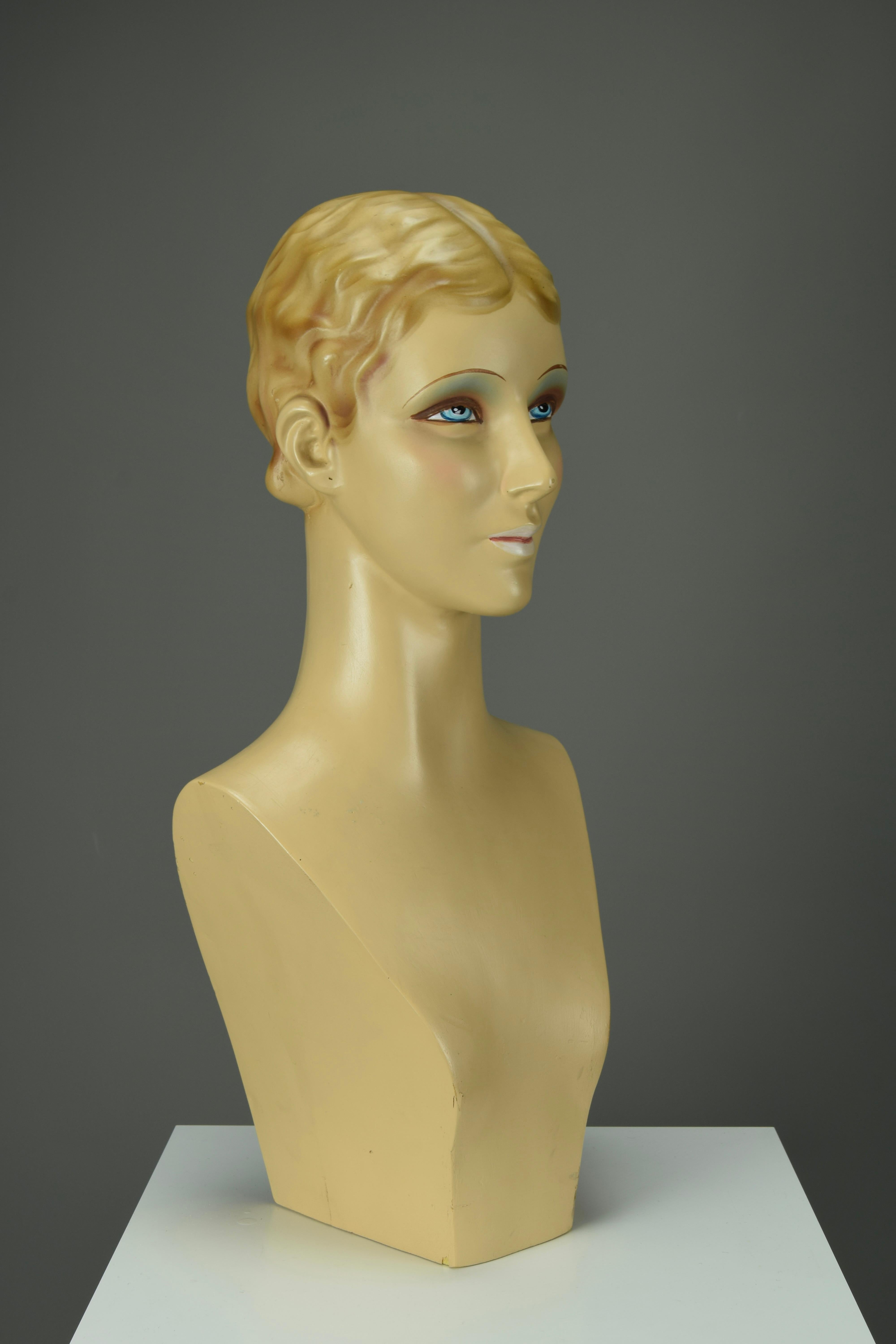 Elegante maniquí expositor de joyas Art Decó español 1930 en venta 4