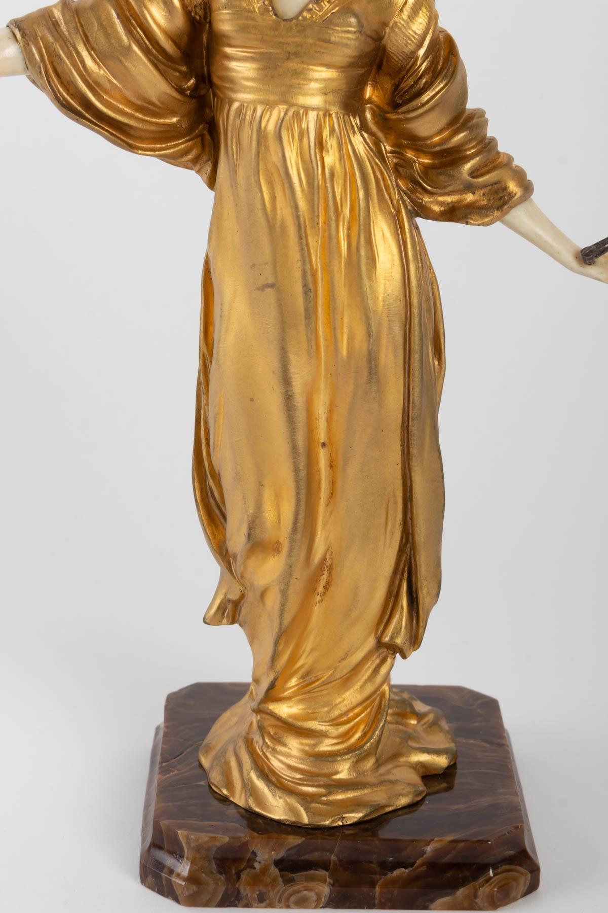 Early 20th Century Elegant Statue with Mirror
