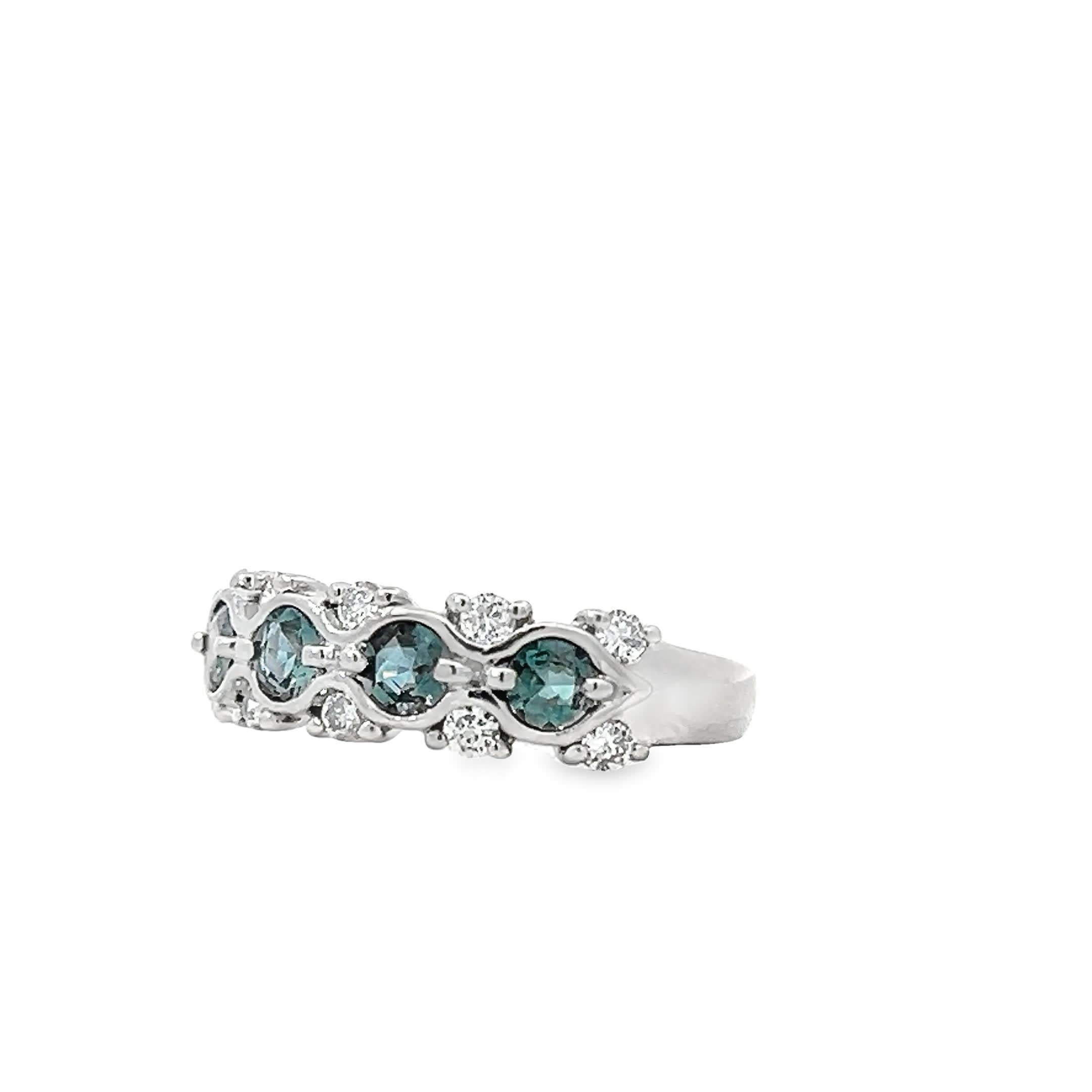Elegant Sterling Silver Cubic Zirconia Solitaire Engagement Ring In New Condition For Sale In Great Neck Plaza, NY