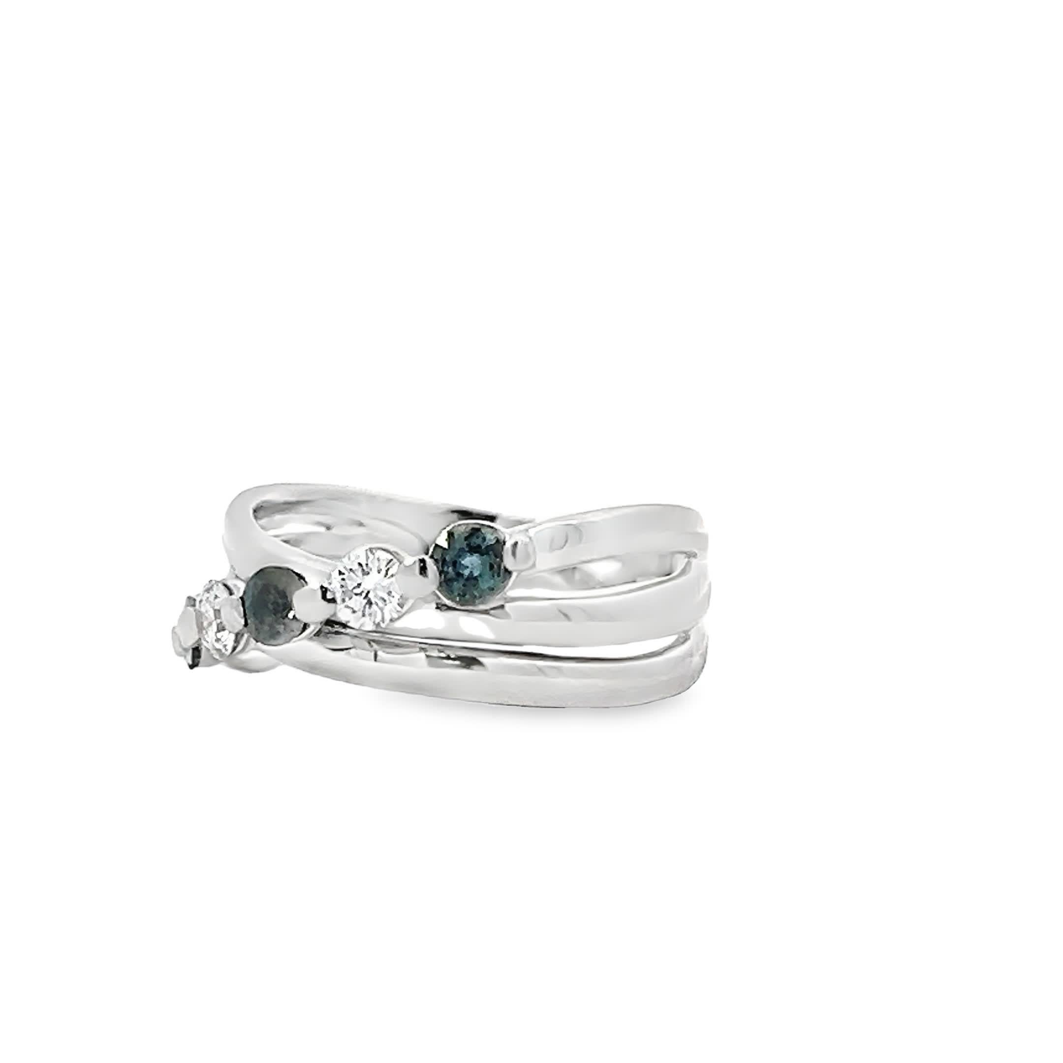 Elegant Sterling Silver Cubic Zirconia Solitaire Engagement Ring In New Condition For Sale In Great Neck Plaza, NY