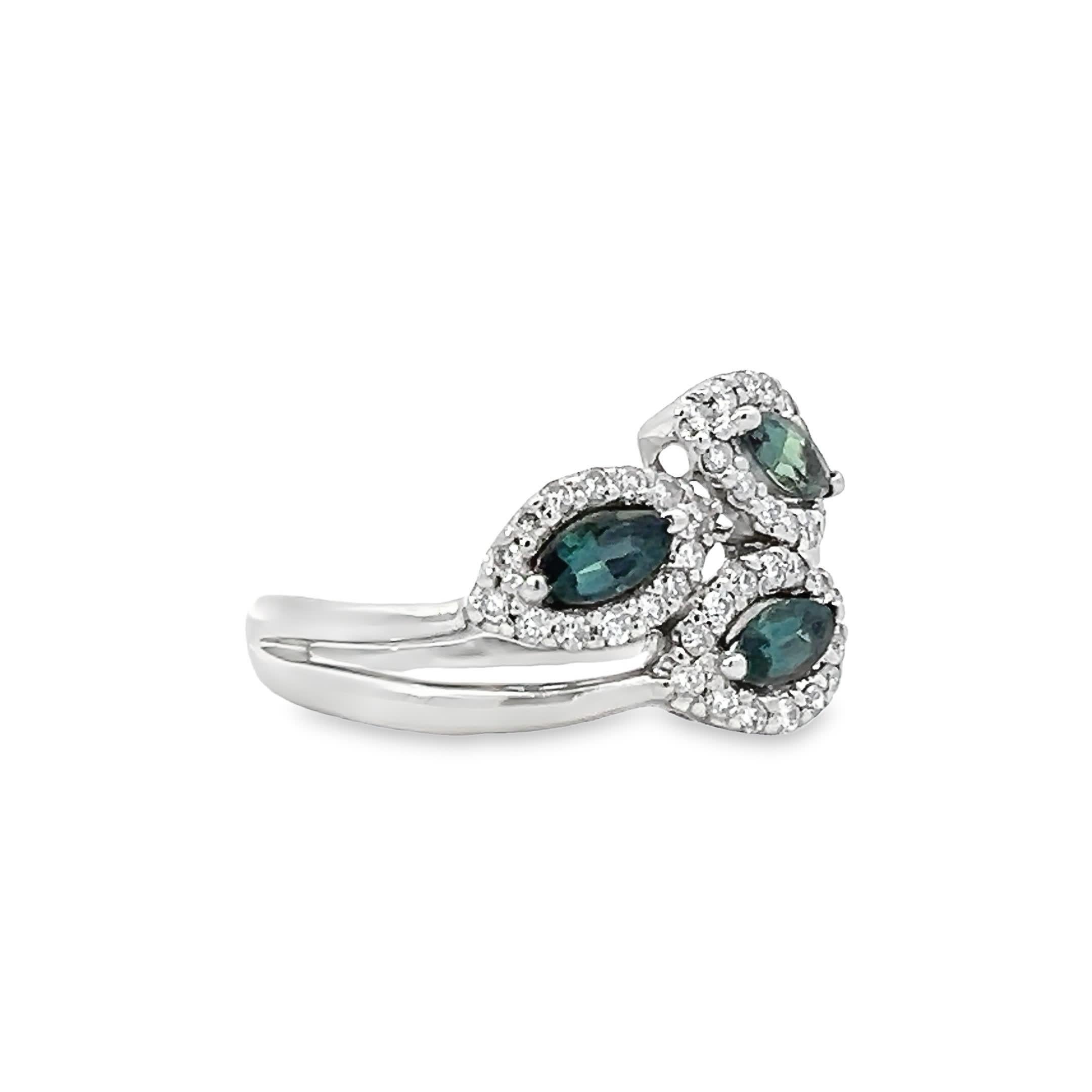 Elegant Sterling Silver Cubic Zirconia Solitaire Engagement Ring In New Condition For Sale In Great Neck Plaza, NY