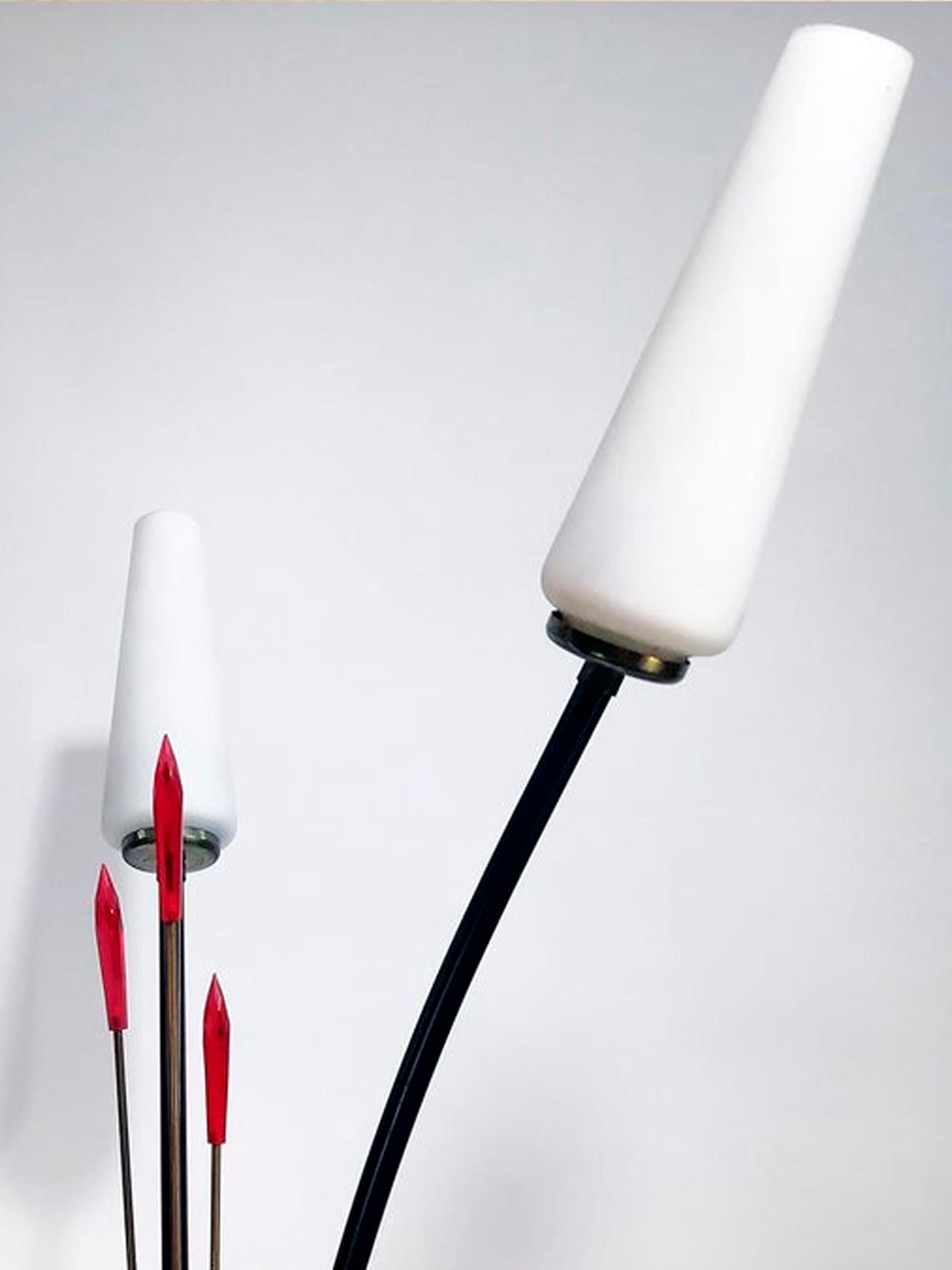 Vetro Elegante lampada da terra in stile Stilnovo, 1950 circa, Italia in vendita
