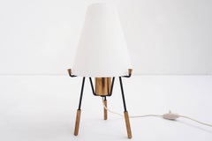 Elegant Stilnovo Tripod Lamp