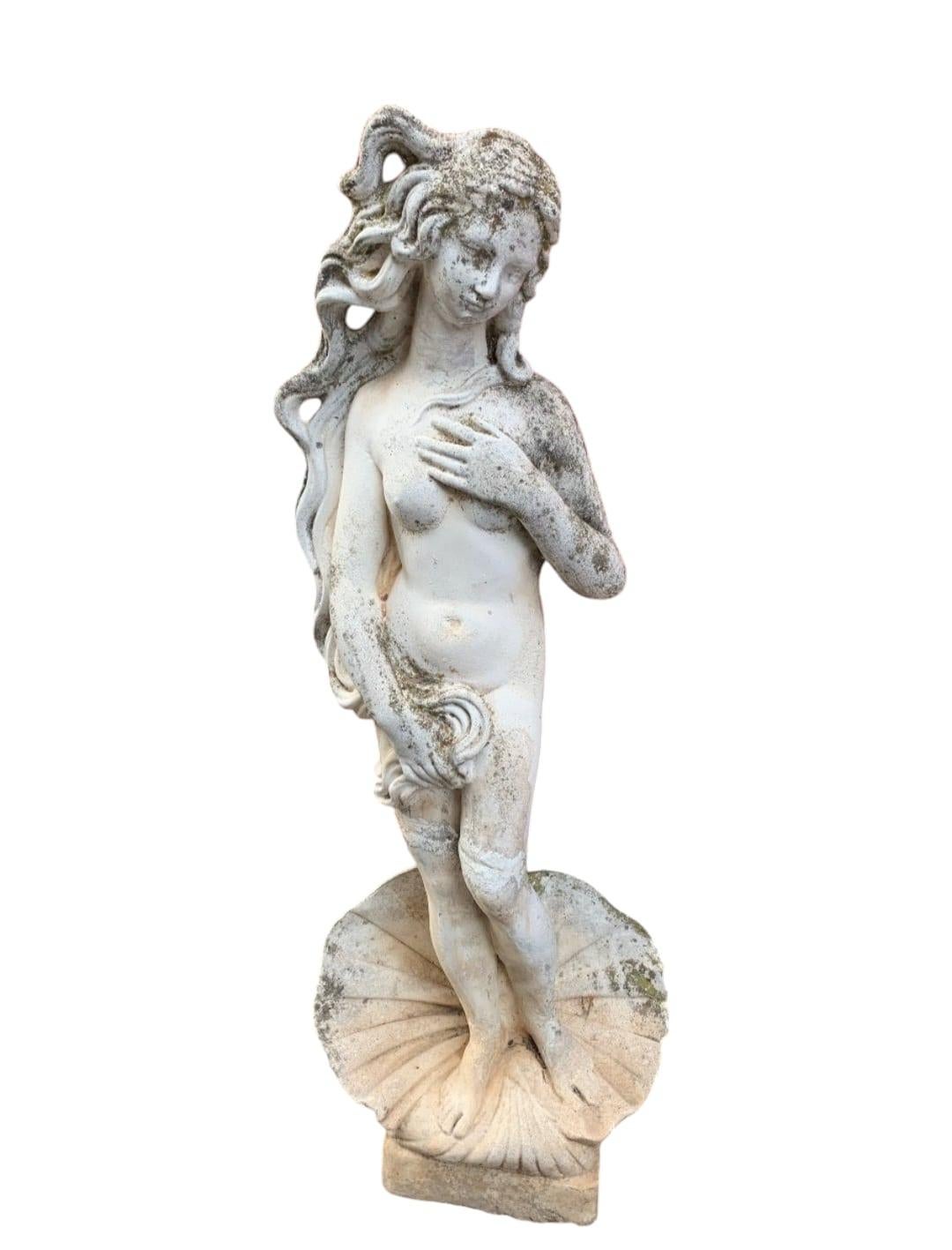 Elegante escultura en piedra de la Venus de Botticelli en venta 2