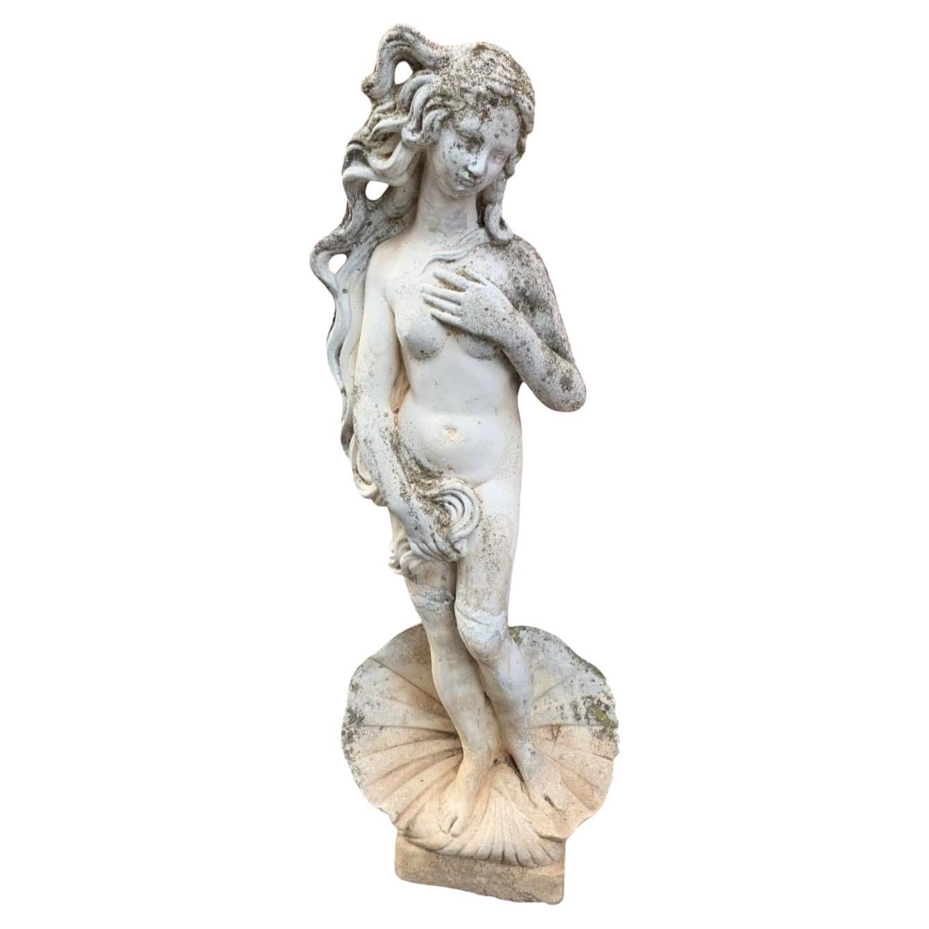 Elegante escultura en piedra de la Venus de Botticelli en venta
