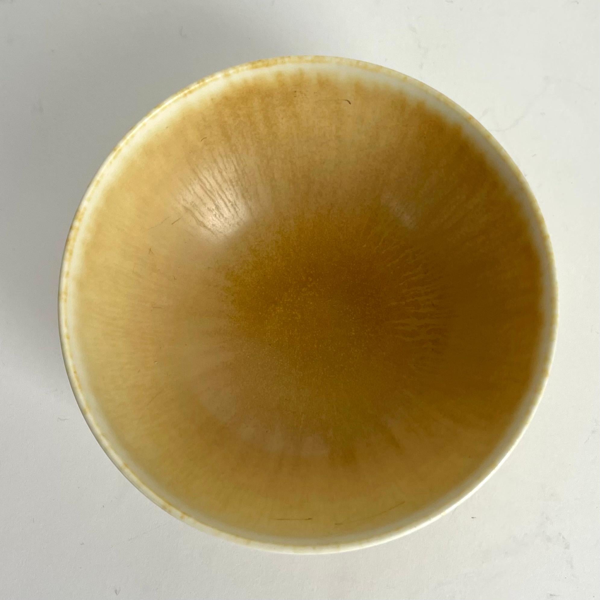 Elegante cuenco de gres de Berndt Friberg, Gustavsberg, Suecia, 1966 Glaseado en venta