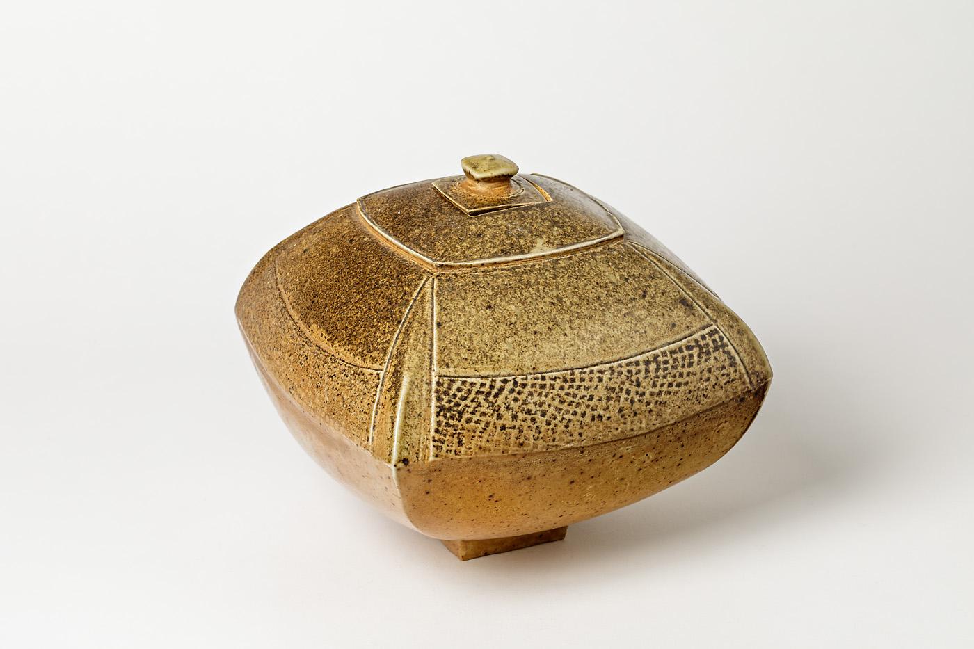 Elegante caja decorativa de cerámica de gres de Steen Kepp, hacia 1975 en Excelente estado para la venta en Neuilly-en- sancerre, FR