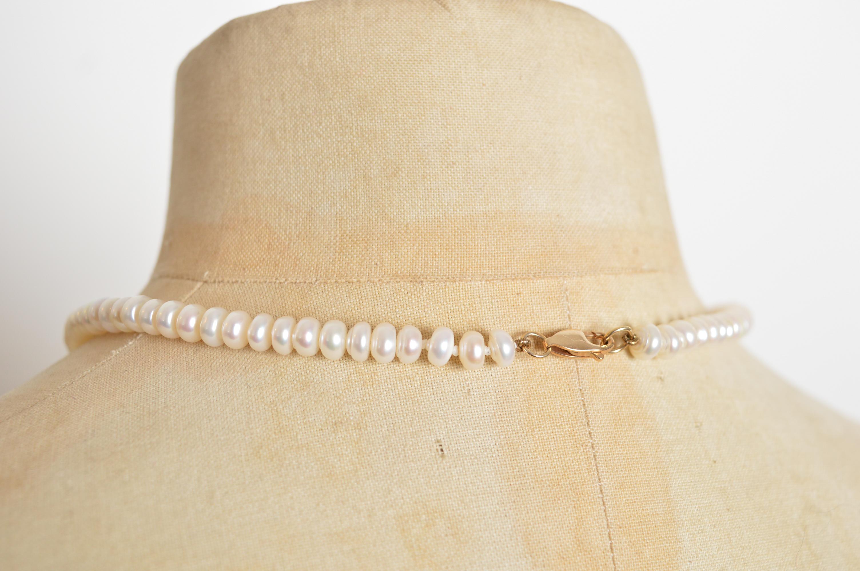 Elegante Perlenkette aus antiken Perlen mit einem Strang aus 9-karätigem Gold zur Befestigung am Halsband im Angebot 6