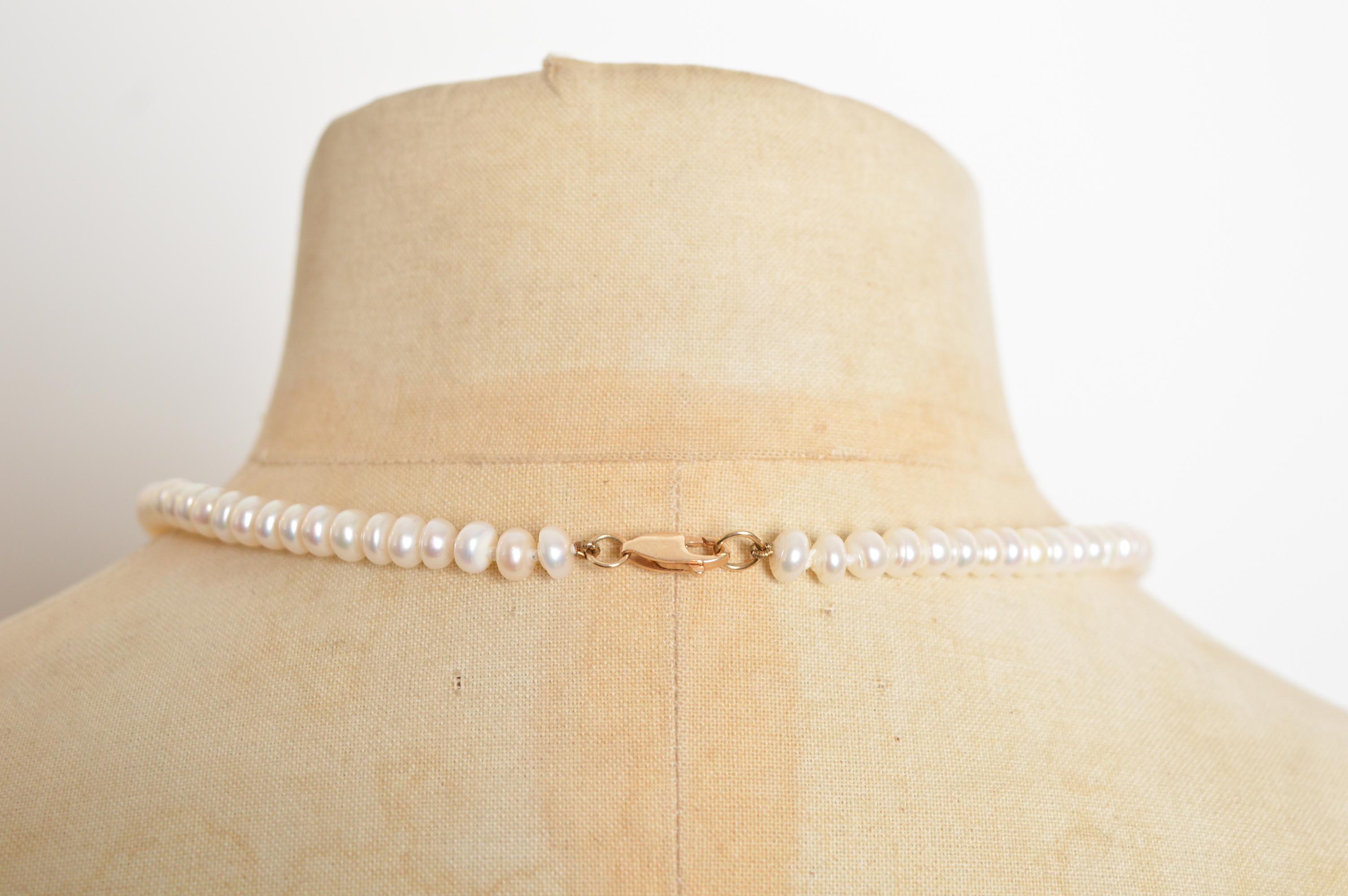 Elegante Perlenkette aus antiken Perlen mit einem Strang aus 9-karätigem Gold zur Befestigung am Halsband im Angebot 5