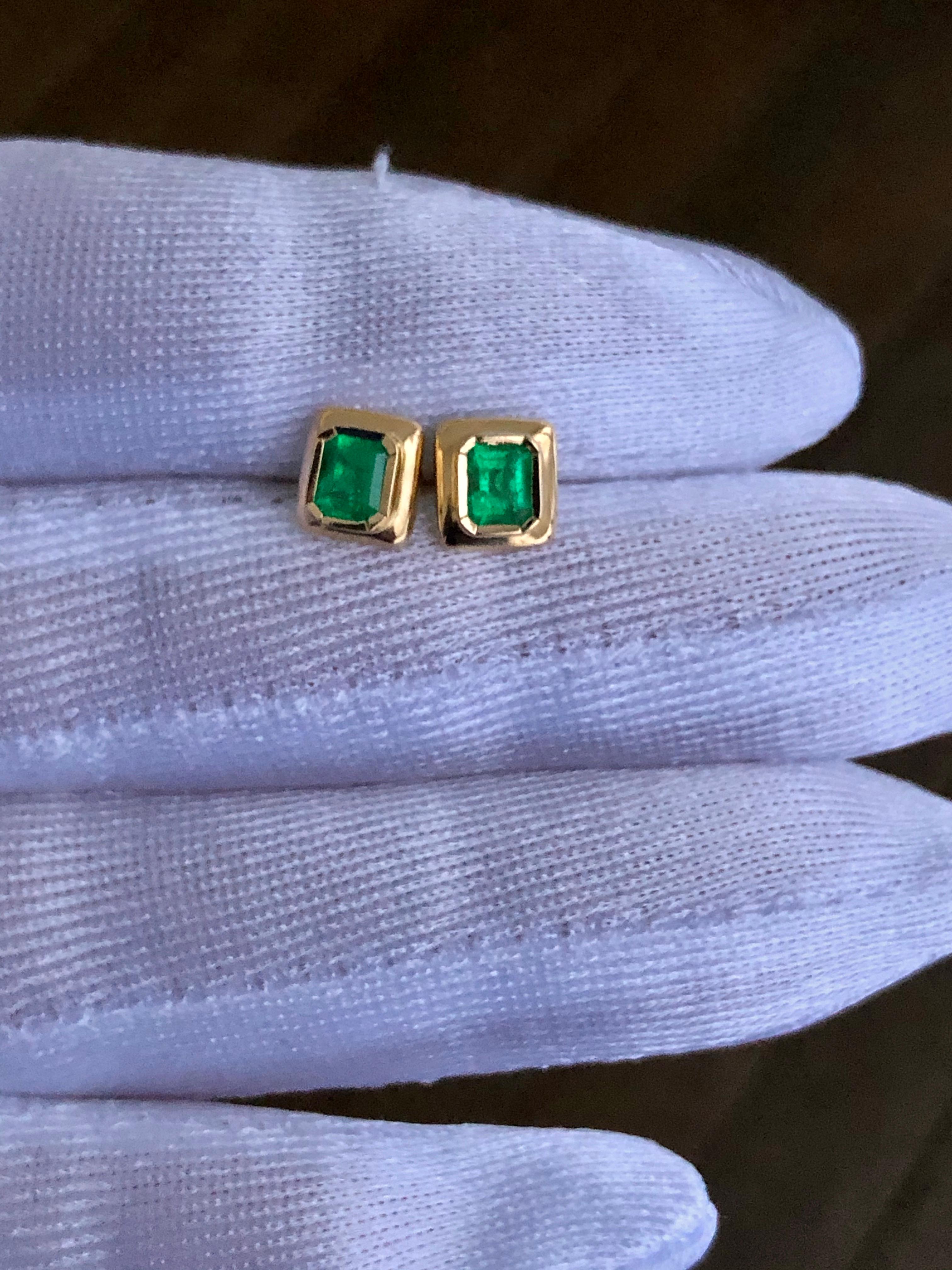 Elegant Stud Earrings Emerald Cut Colombian Emerald 18 Karat 7