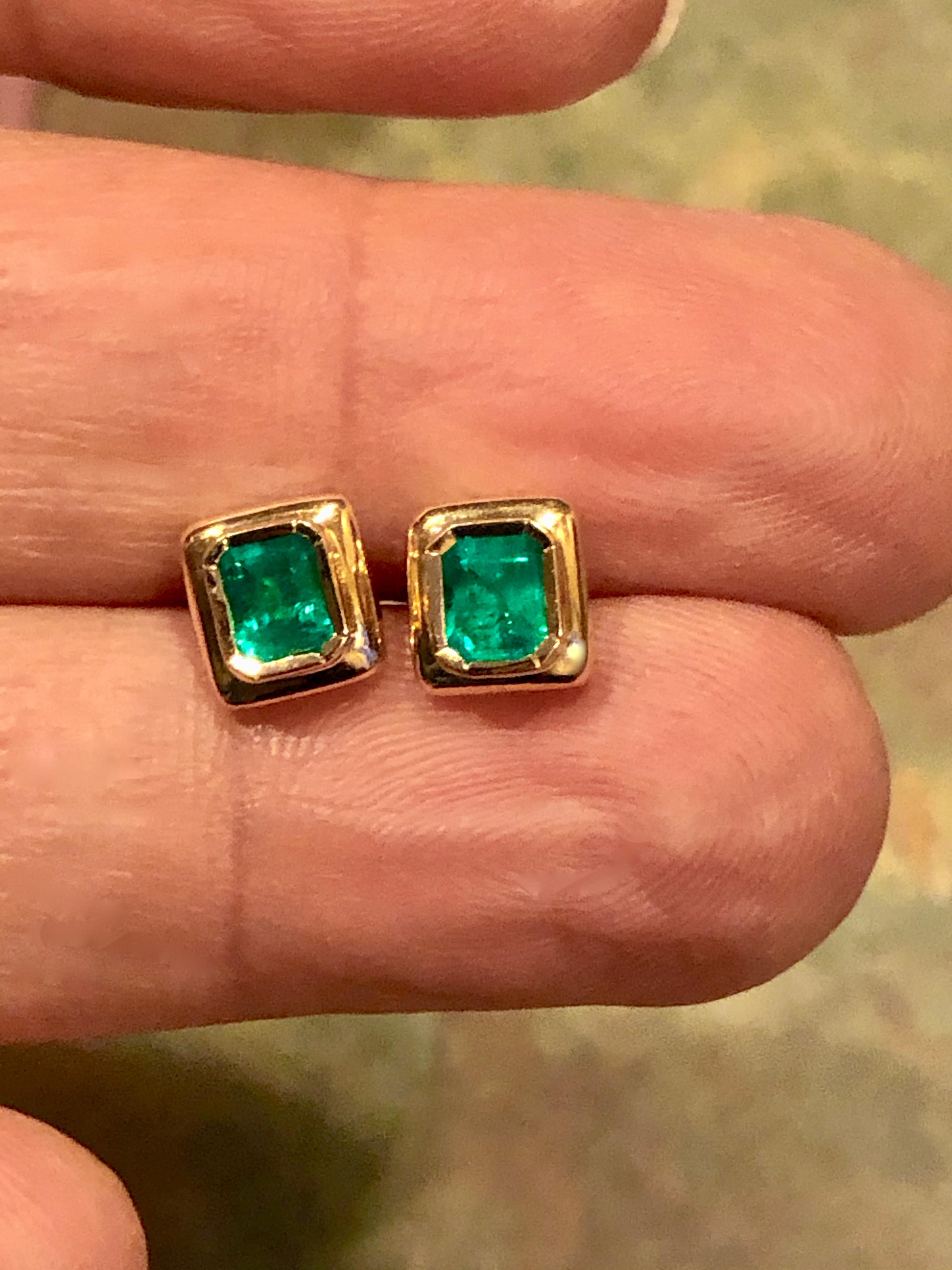 Art Deco Elegant Stud Earrings Emerald Cut Colombian Emerald 18 Karat