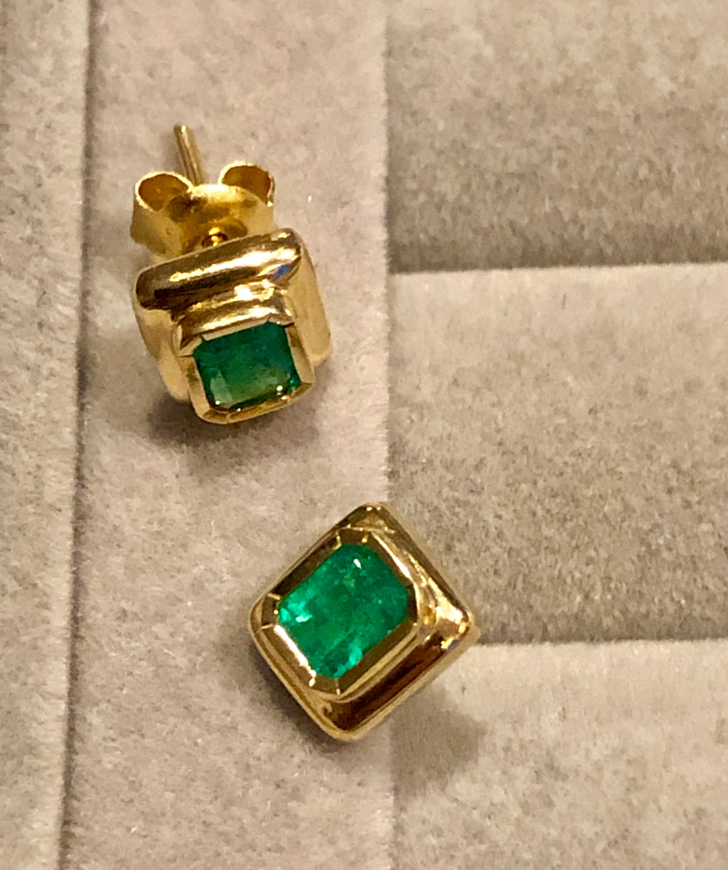 Women's Elegant Stud Earrings Emerald Cut Colombian Emerald 18 Karat