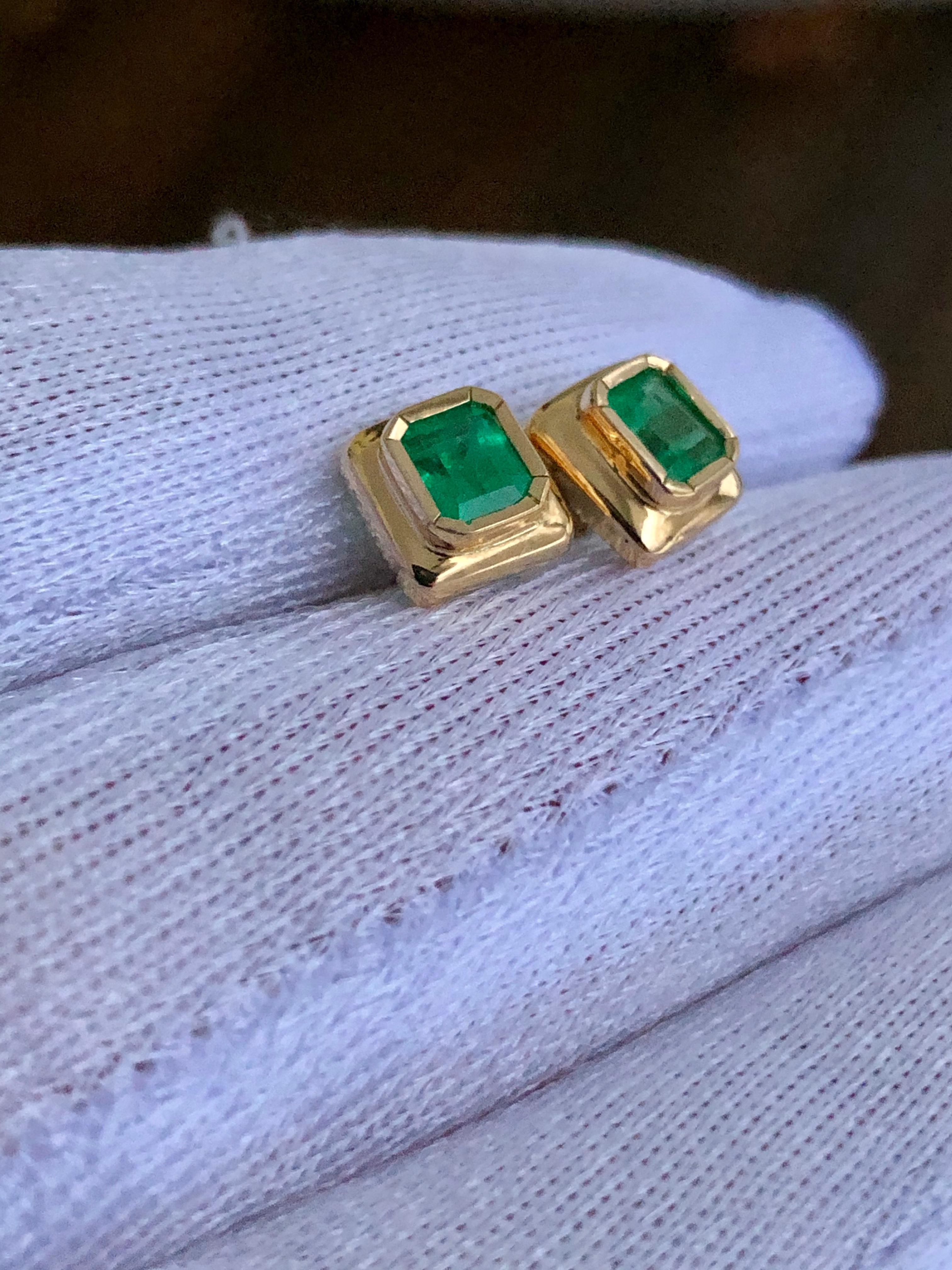 Elegant Stud Earrings Emerald Cut Colombian Emerald 18 Karat 1