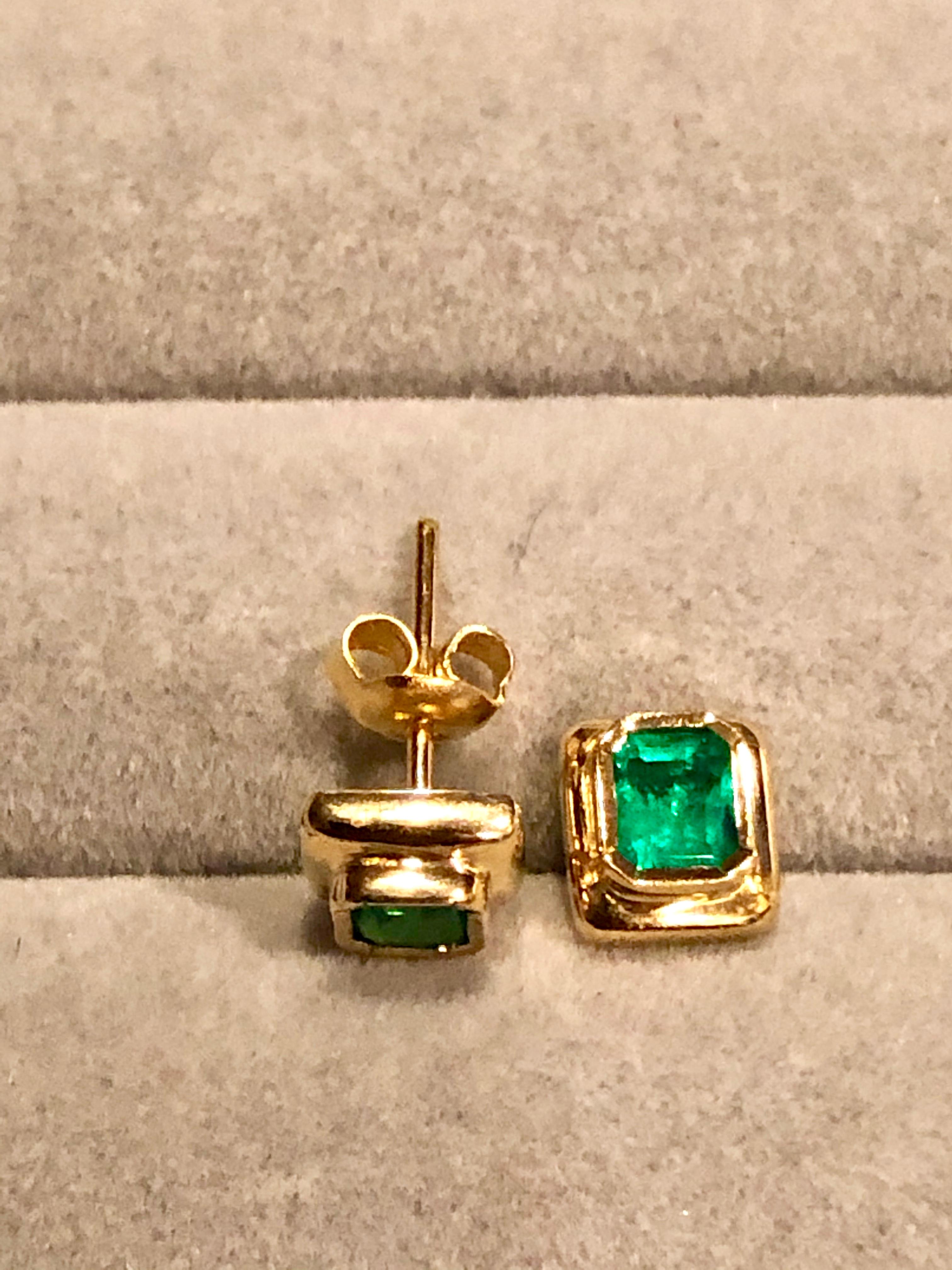 Elegant Stud Earrings Emerald Cut Colombian Emerald 18 Karat 2