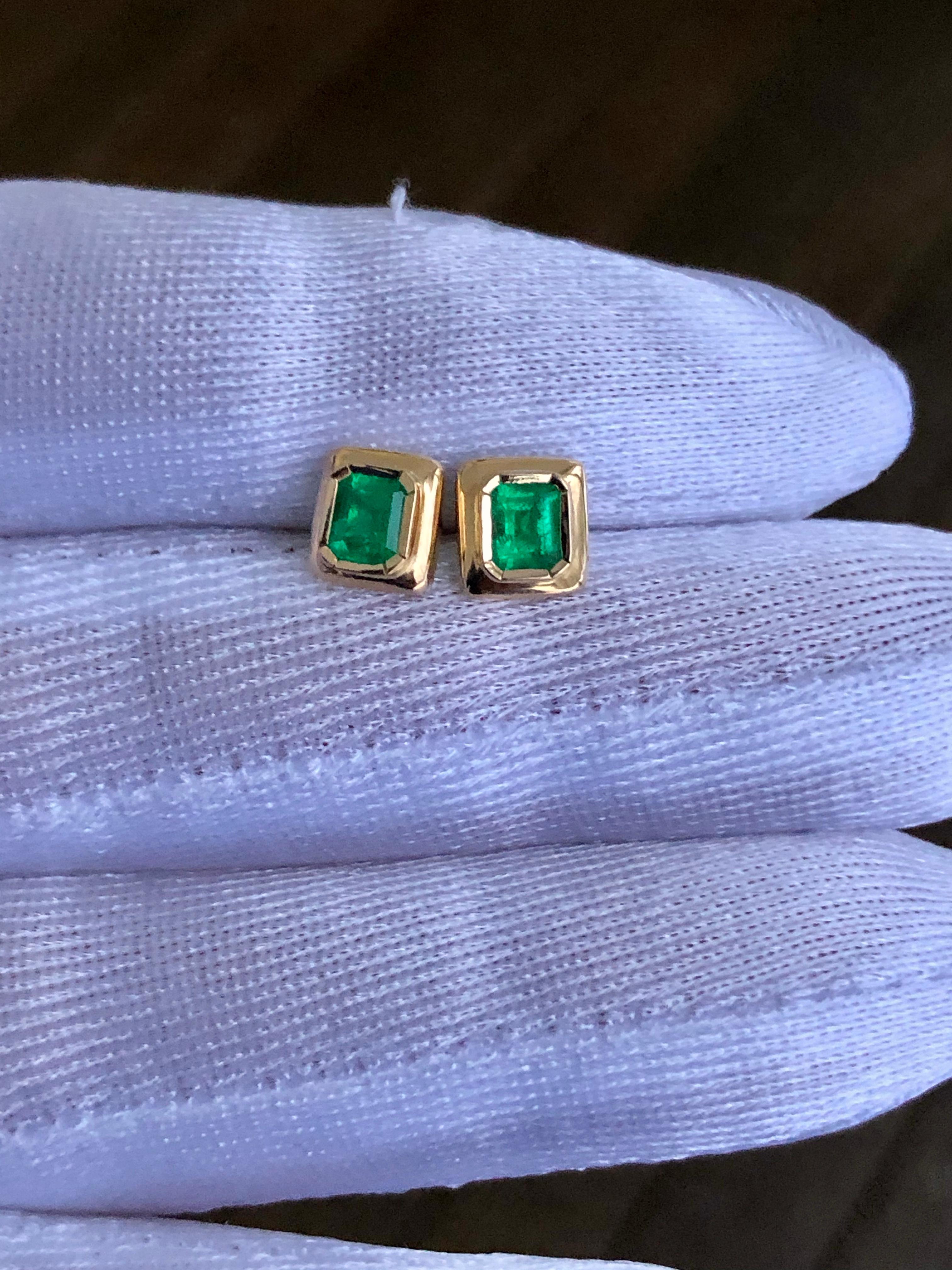 Elegant Stud Earrings Emerald Cut Colombian Emerald 18 Karat 5