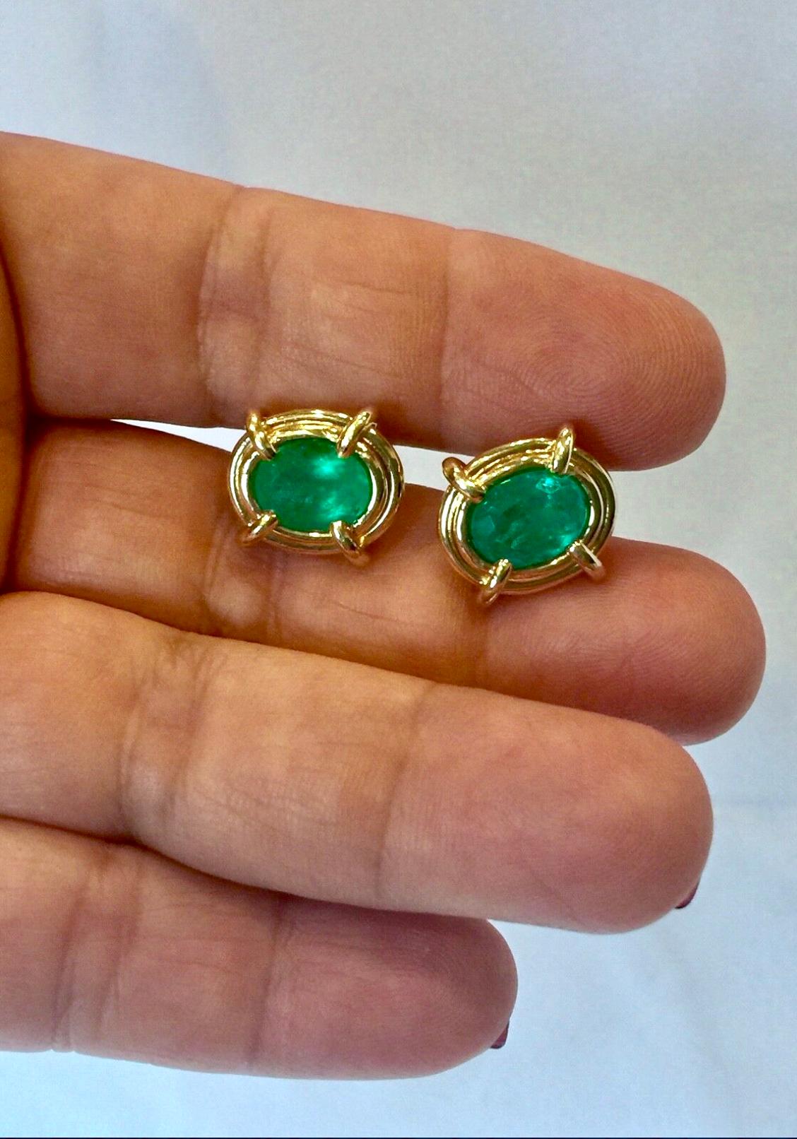 5.28 Carat Colombian Emerald Elegant Earrings Oval 18 Karat 5