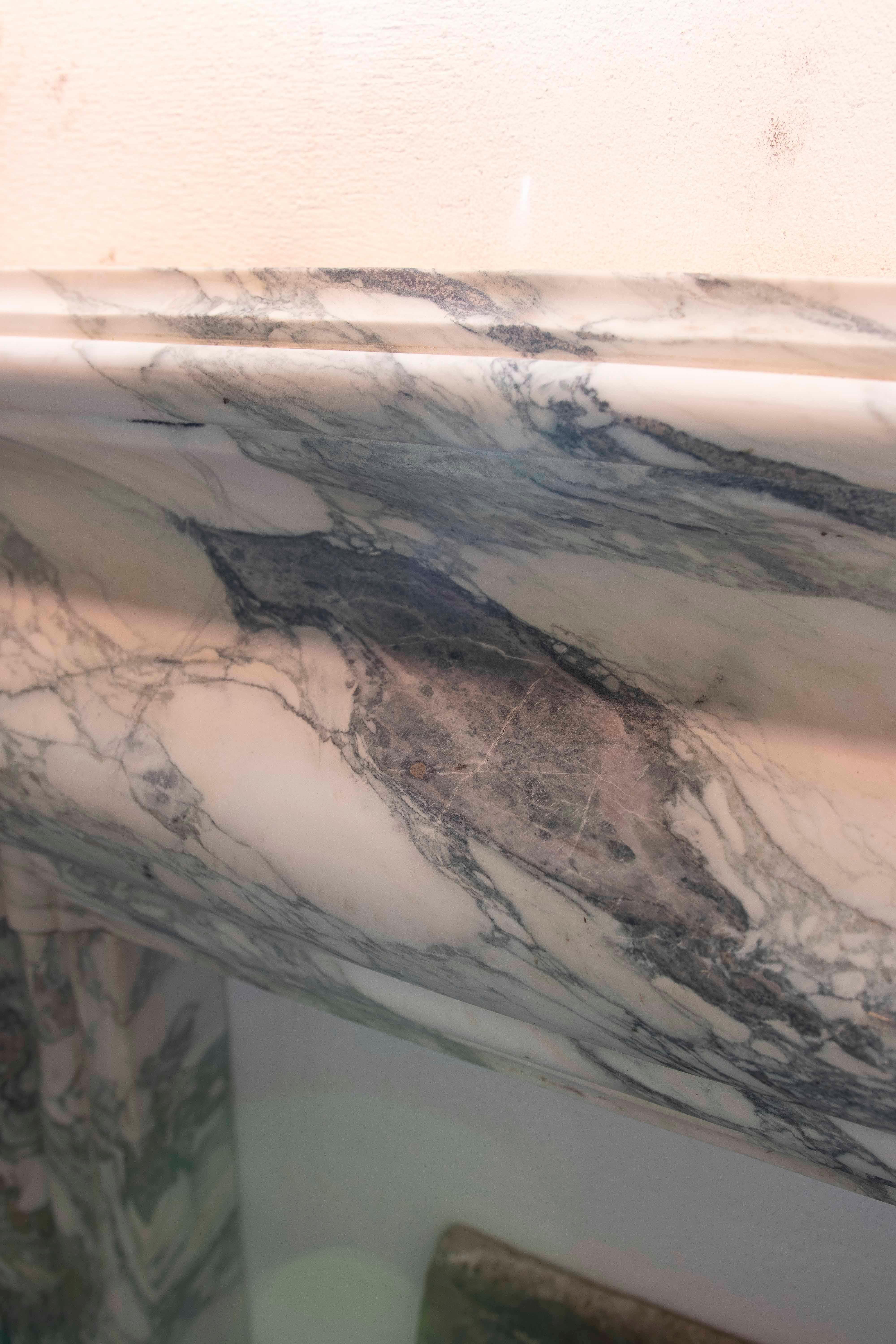 Elegant Style Fireplace Made of Calacatta Marble with Grey Veins For Sale 5