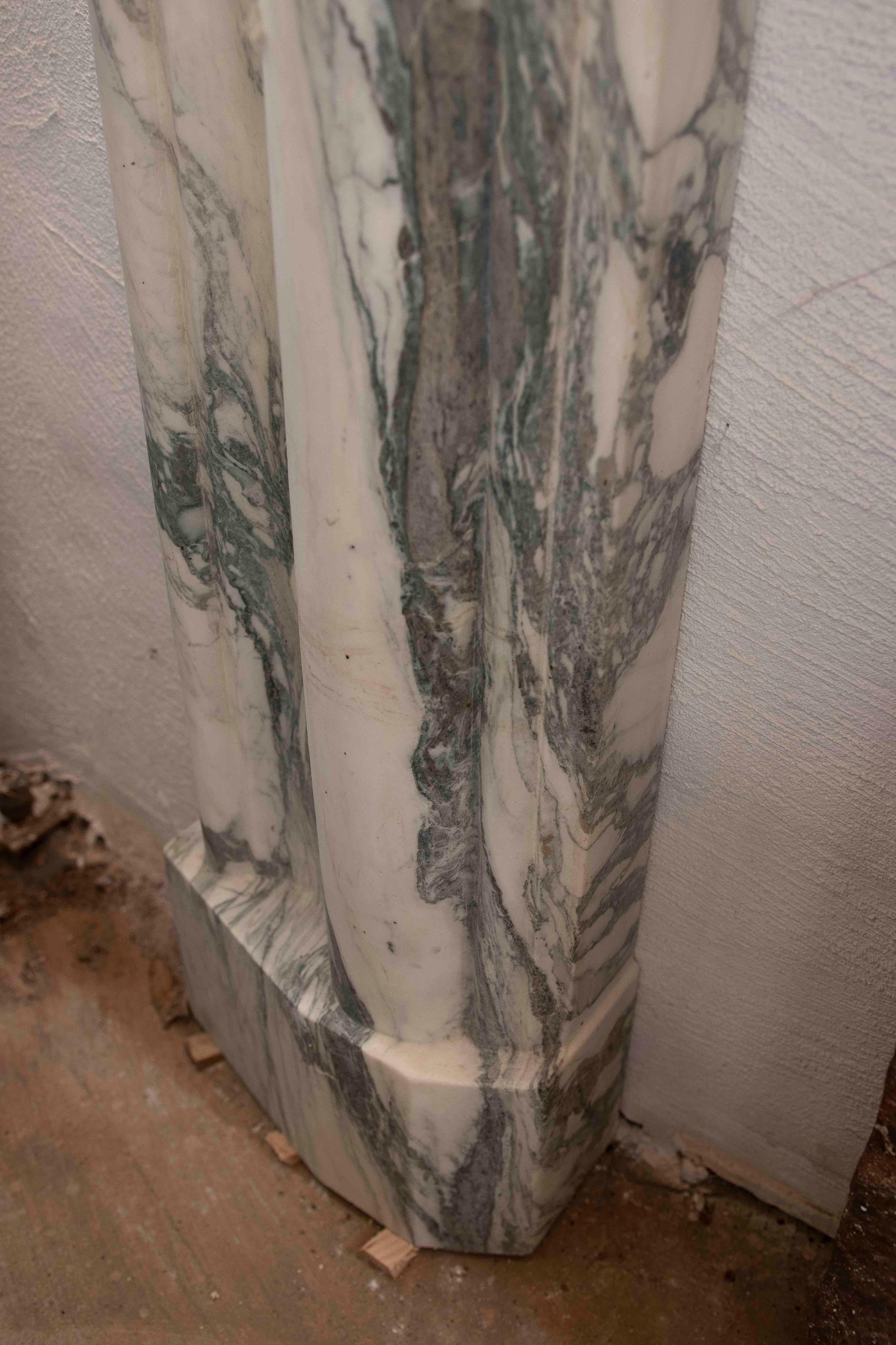 Elegant Style Fireplace Made of Calacatta Marble with Grey Veins For Sale 6