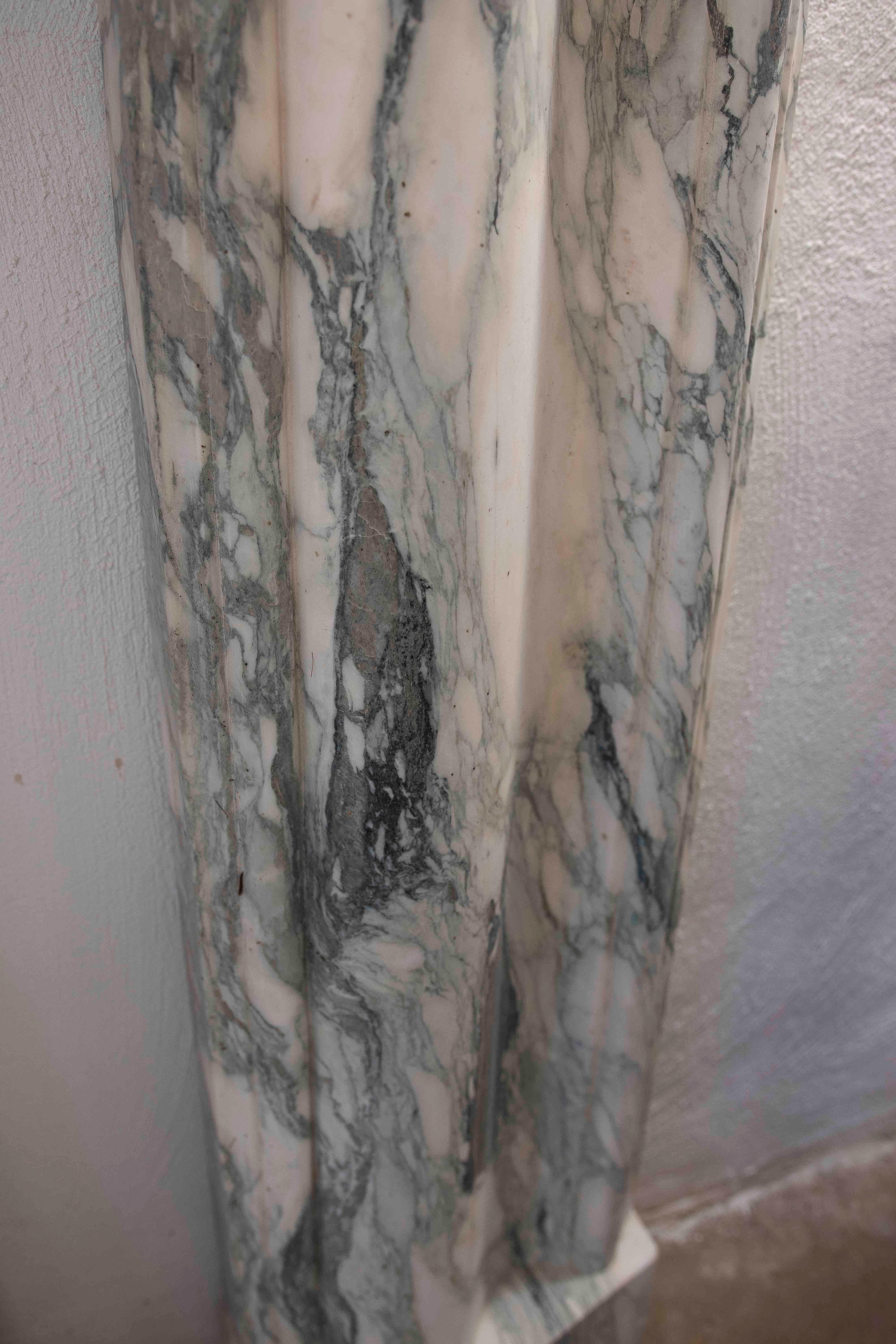 Elegant Style Fireplace Made of Calacatta Marble with Grey Veins For Sale 1