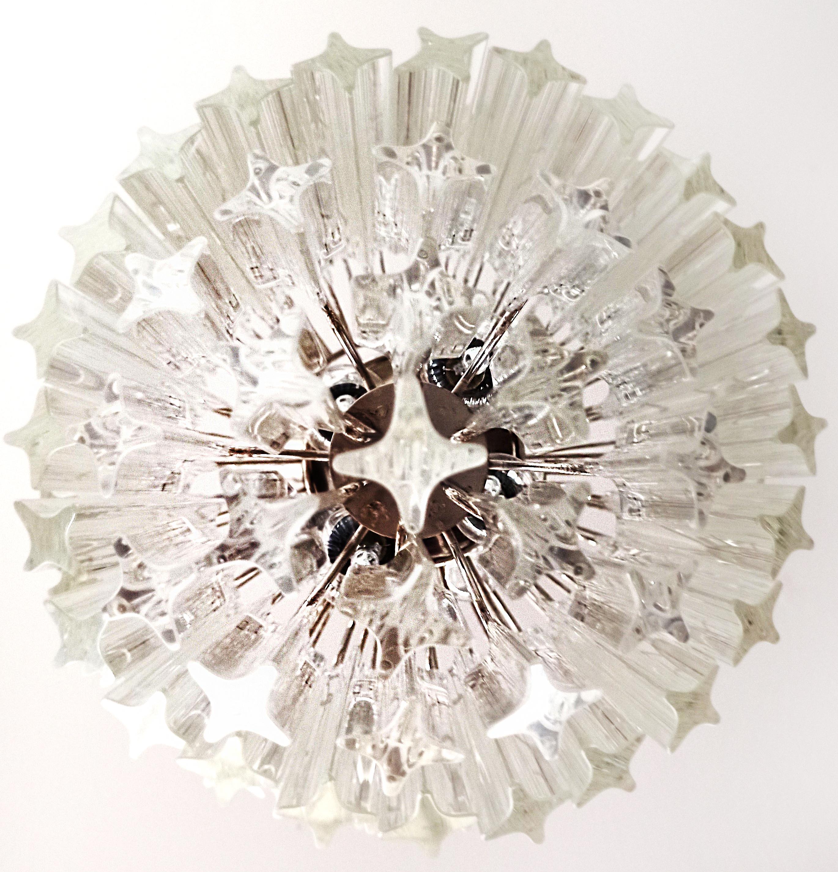 Mid-Century Modern Elegant Stylish Murano glass chandelier - 112 transparent quadriedri For Sale