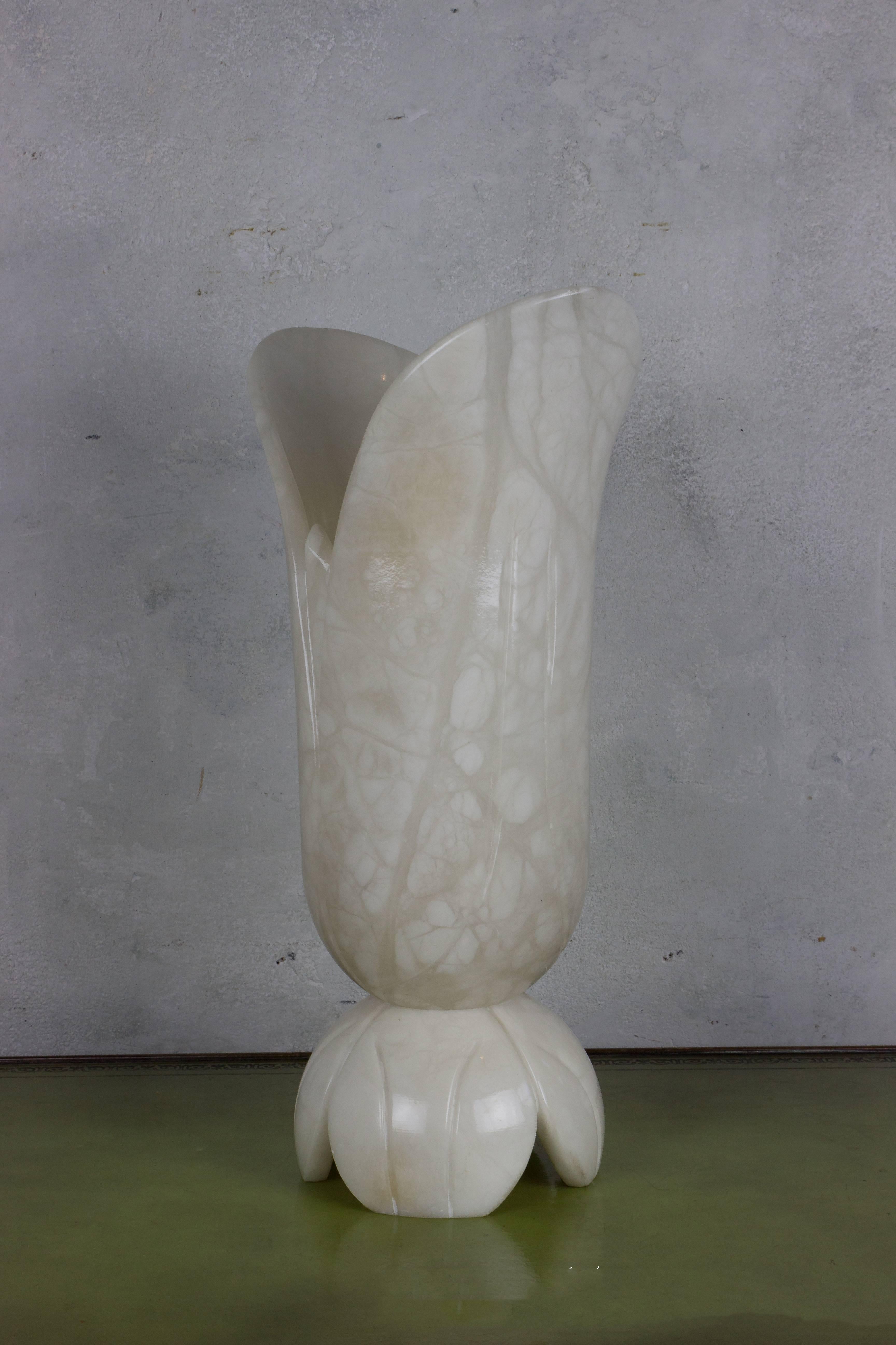 This elegant Spanish hand-carved alabaster lamp in an abstract floral shape is the perfect addition to any home looking for a unique touch of sophistication. The Spanish craftsmanship from the 1970s is evident in the lamp's intricate details and