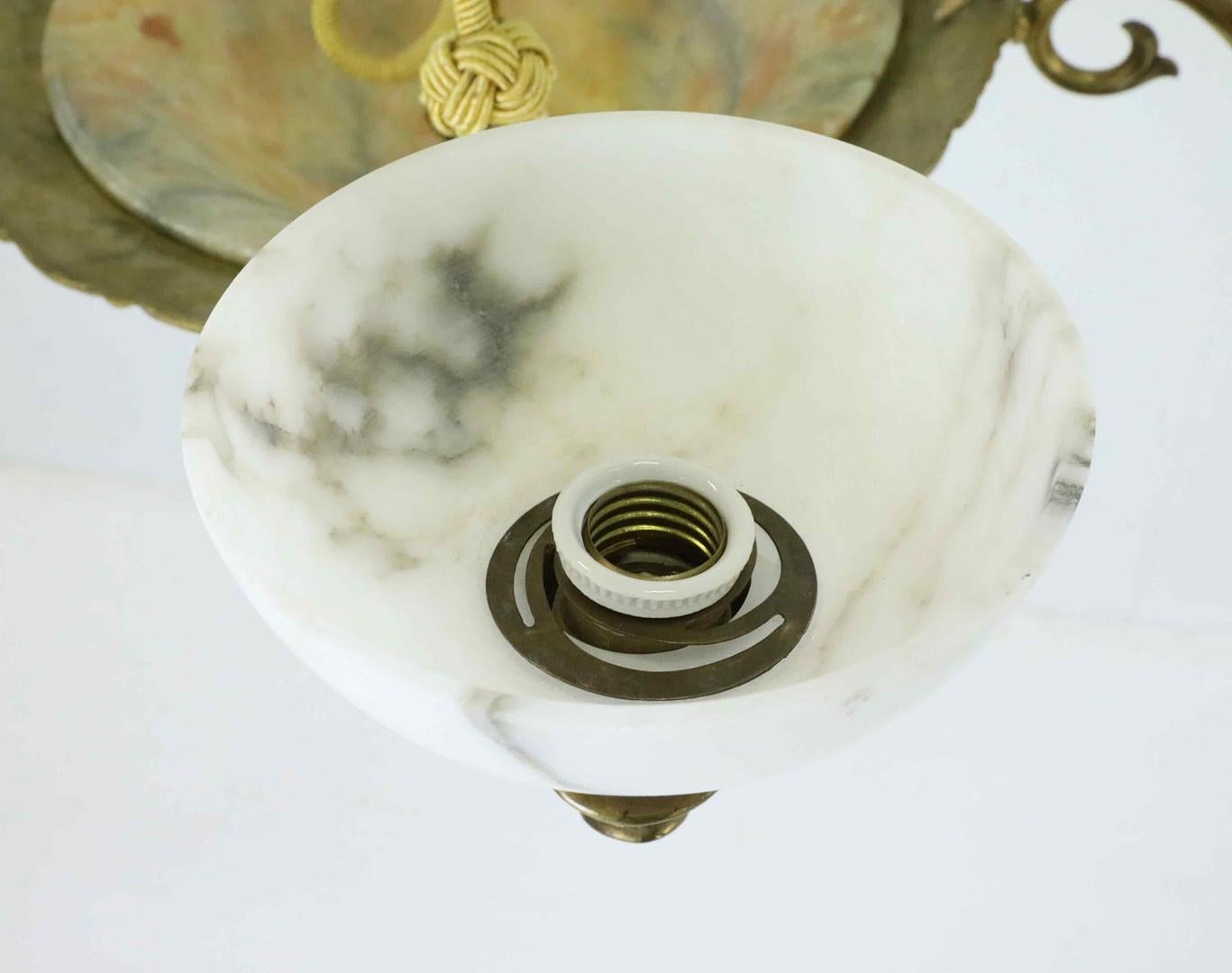 Elegant lustre suédois Art Déco en albâtre et laiton, années 1930 en vente 1