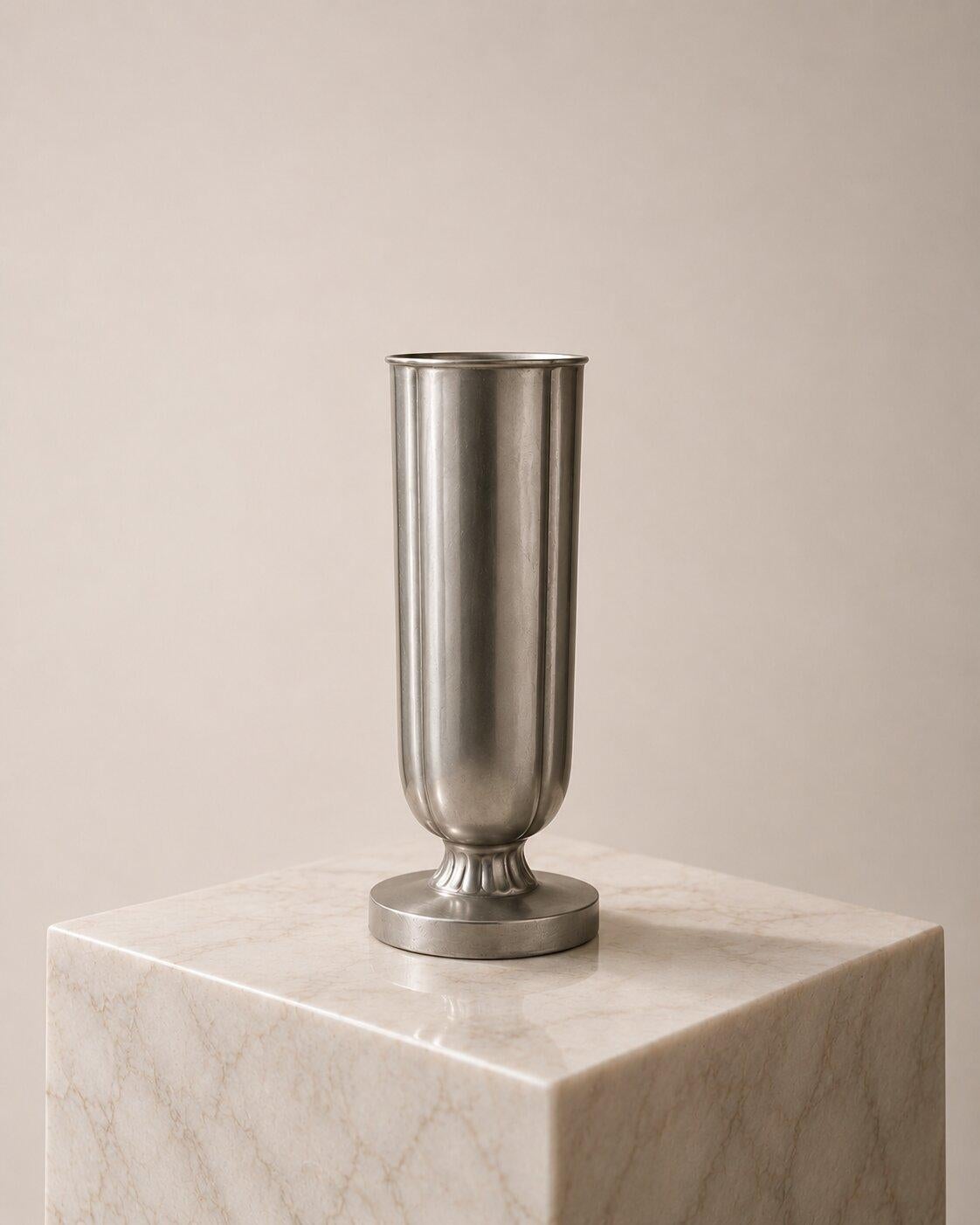 Art Deco Vases and Vessels - 3,348 For Sale at 1stDibs | art deco
