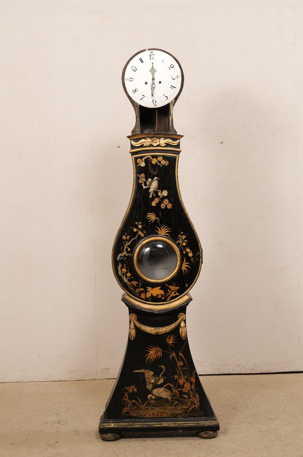 19th Century Elegant Swedish Floor Clock Adorn in Nature-Inspired Chinoiserie, Early 19th C For Sale