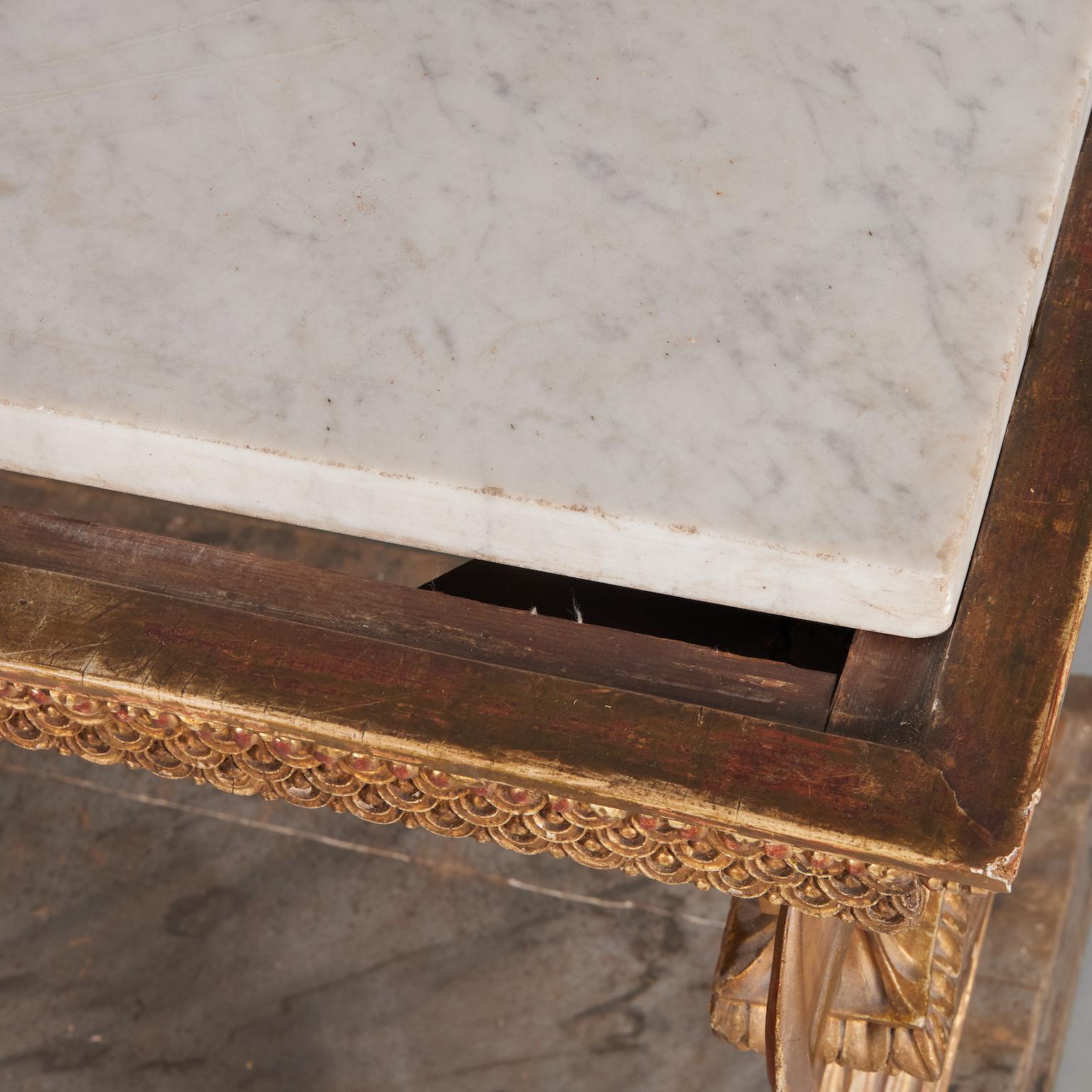 Elegant Swedish Gilt Wood Neoclassical Console Table with Marble Top In Good Condition For Sale In Montreal, QC