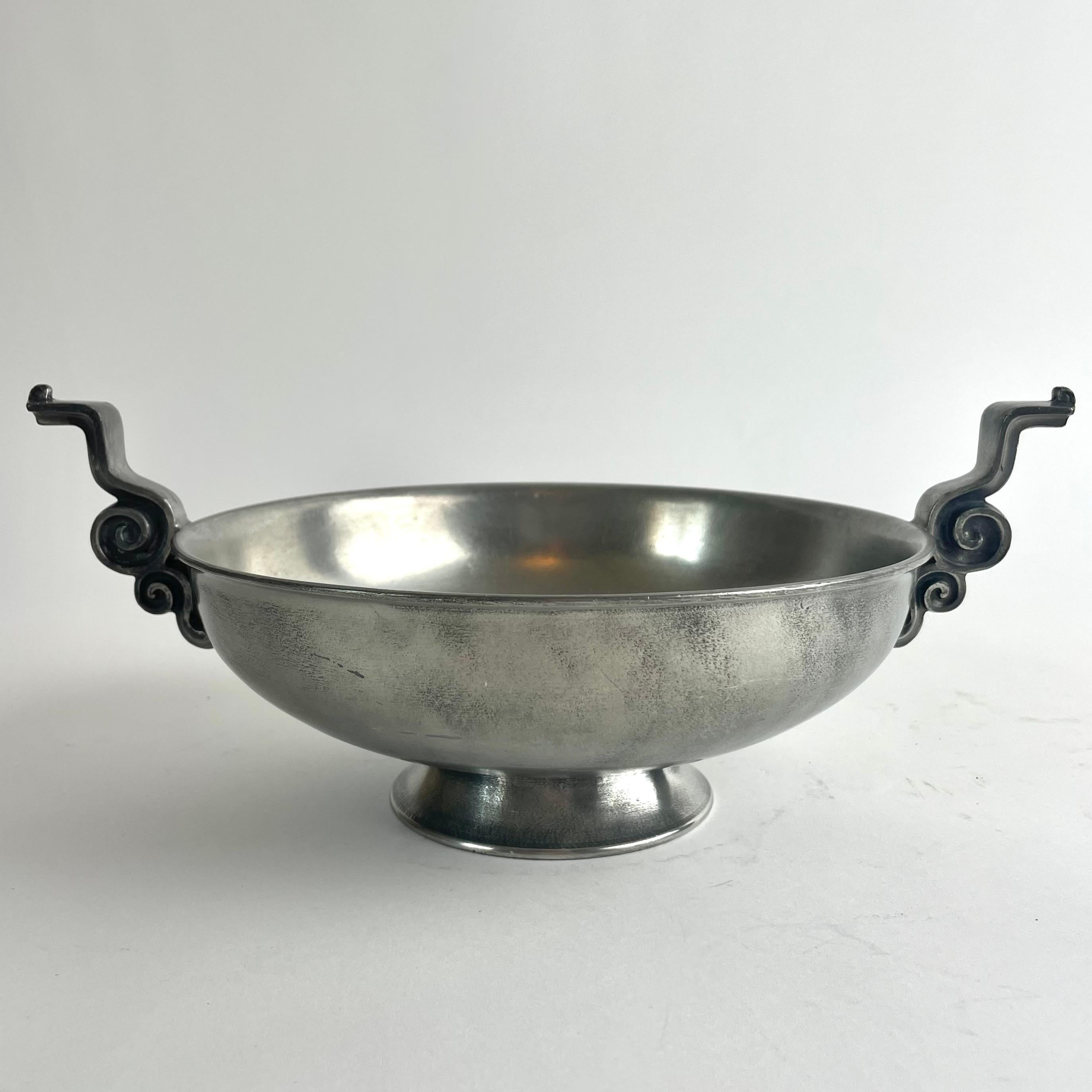 Elegante Schale aus Zinn von Edvin Ollers, 1937 im Zustand „Gut“ im Angebot in Knivsta, SE