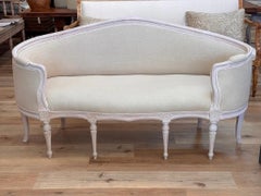 Elegant Swedish Gustavian canapé, settee, circa 1800–1830