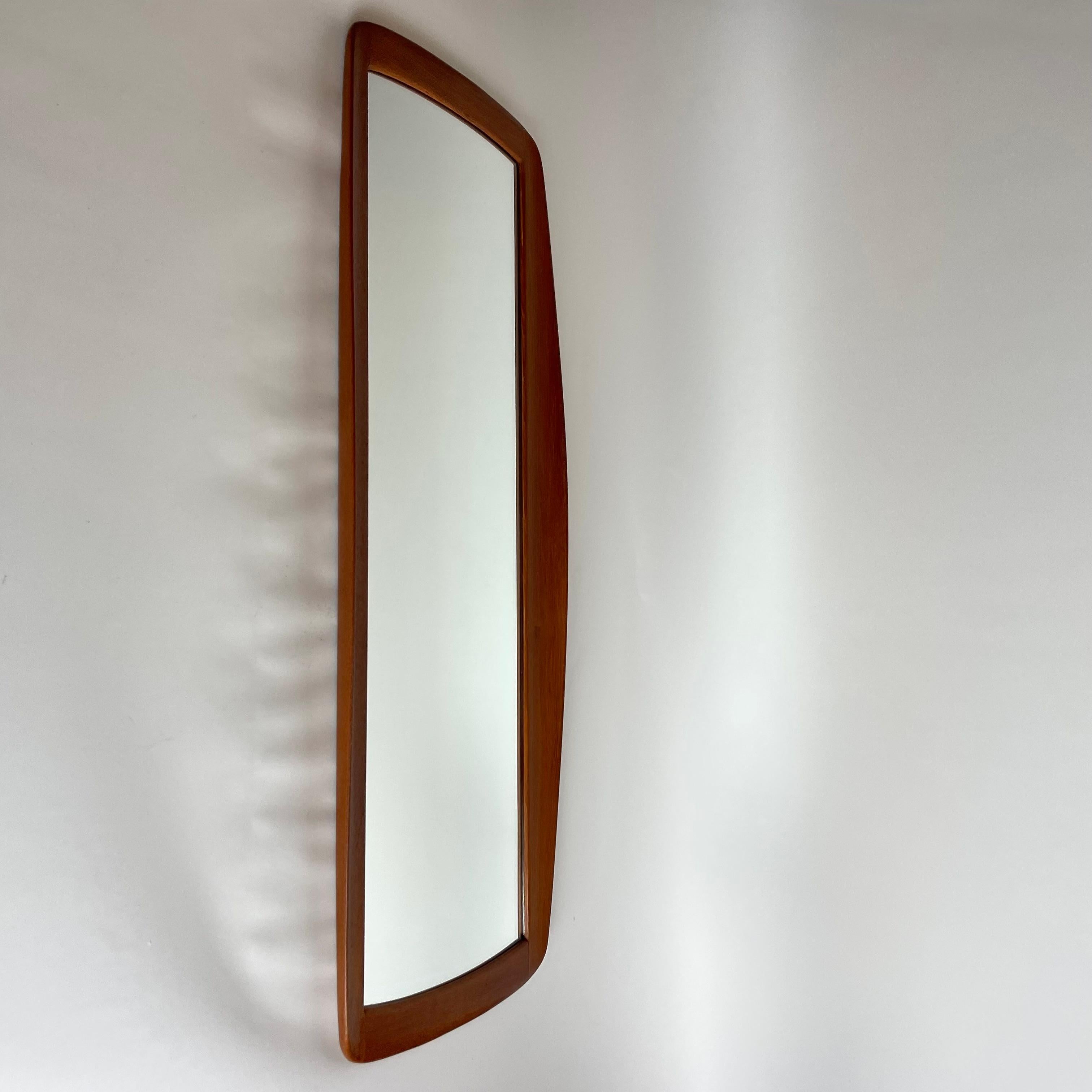 Elegance Miroir suédois en teck massif de style The Modernity des années 1950 en vente 4