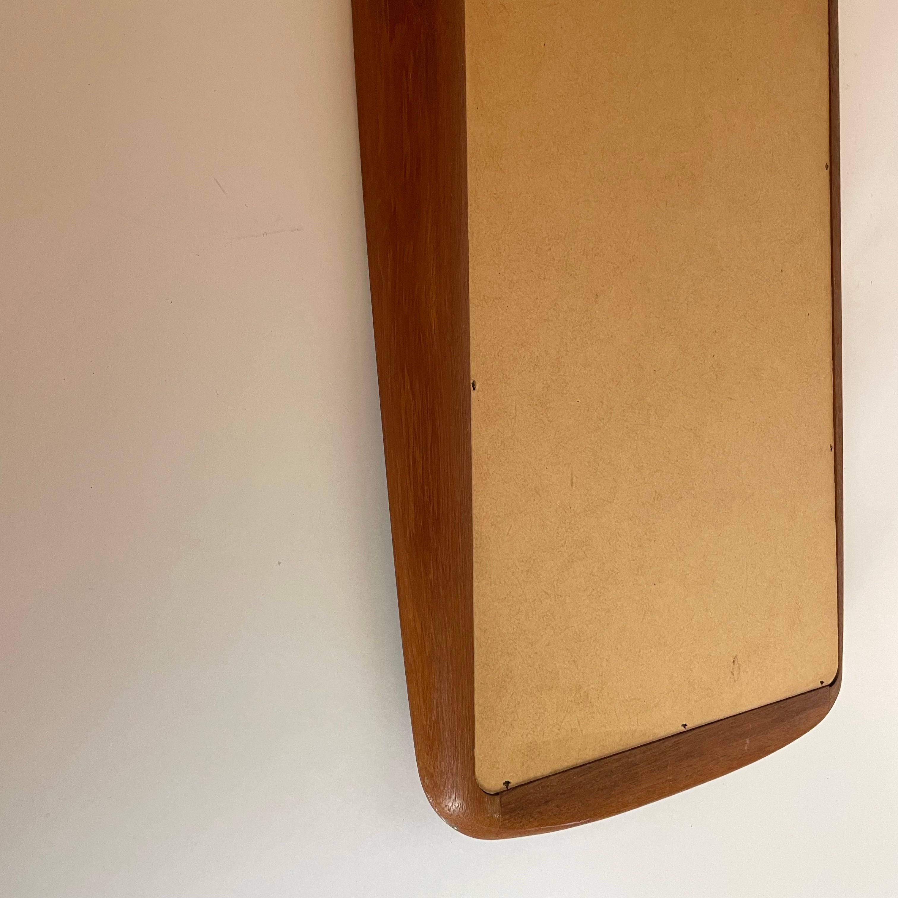 Elegance Miroir suédois en teck massif de style The Modernity des années 1950 en vente 5