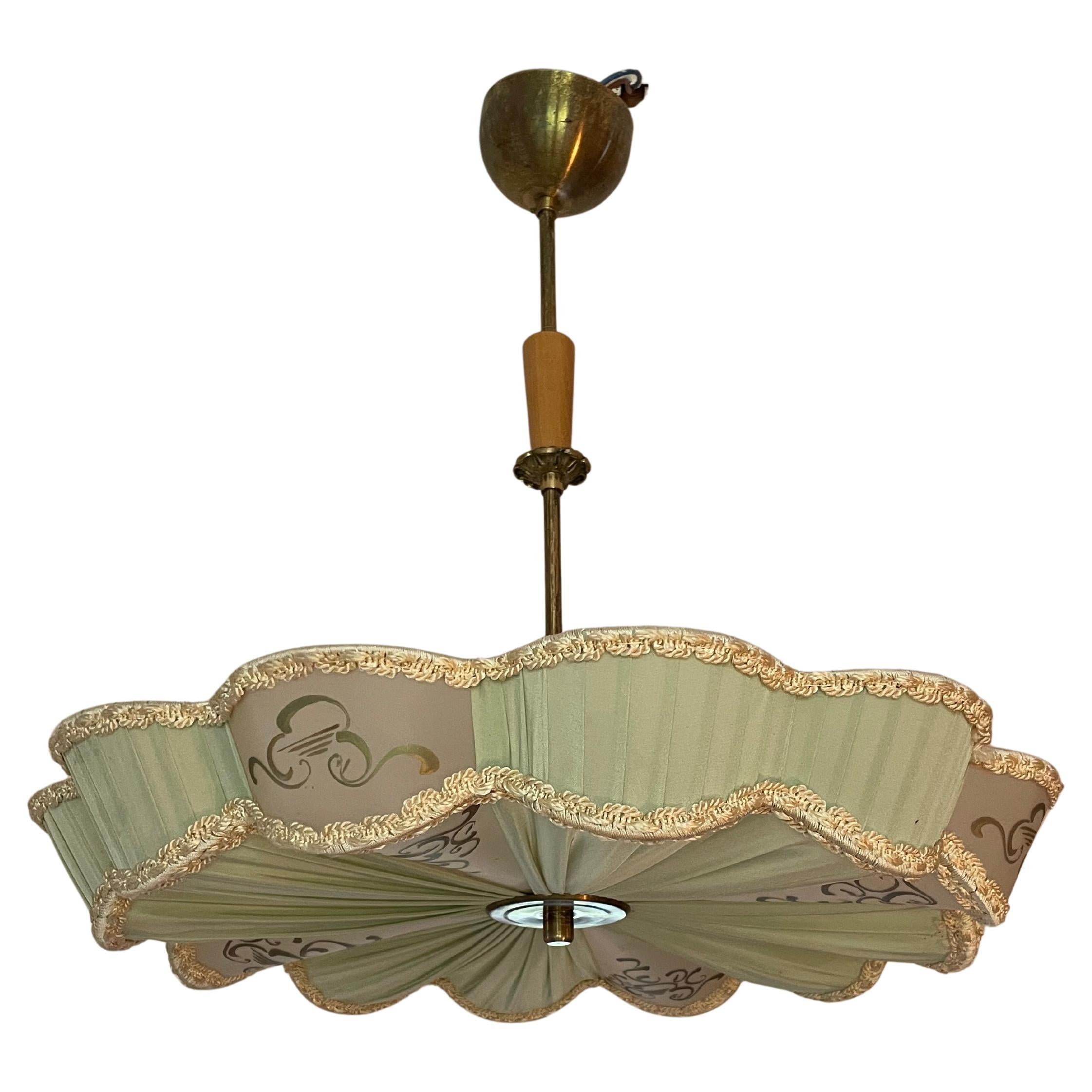 Elegante lampada a sospensione moderna svedese in seta e ottone, anni '40