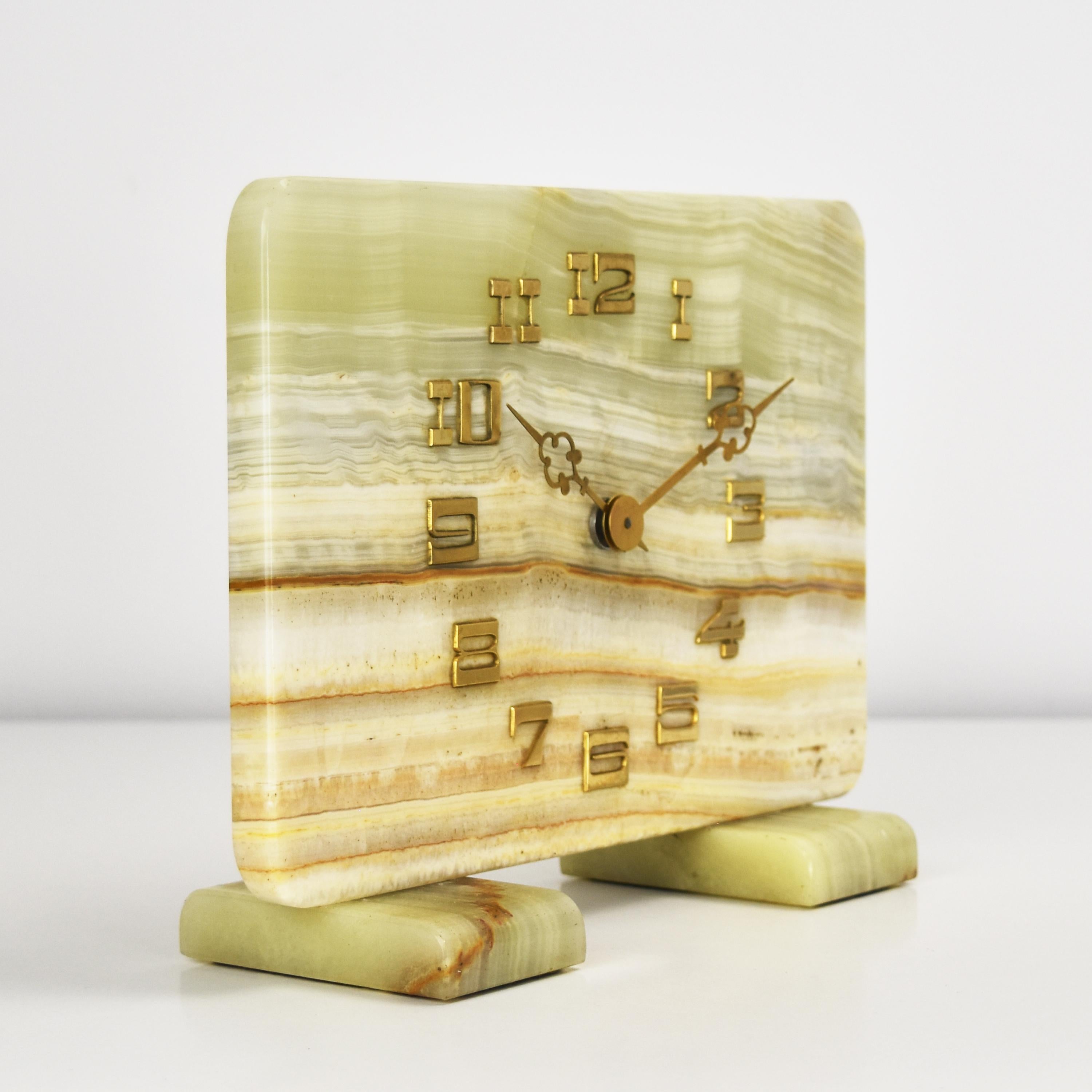 Suisse Élégante horloge de table Art déco suisse par Imhof en marbre onyx vert en vente