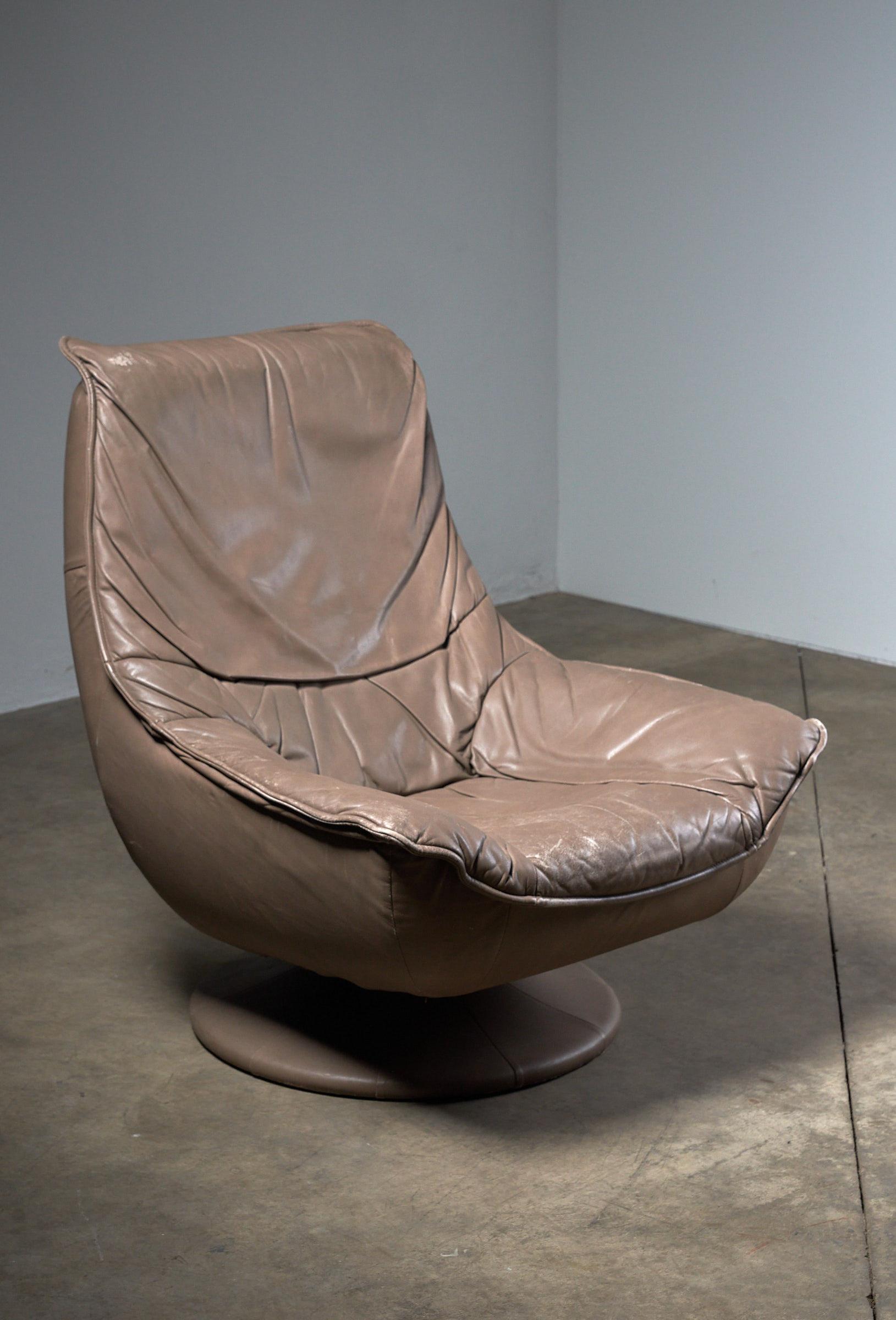 Space Age Elegant Swivel Lounge Chair in Brown Leather