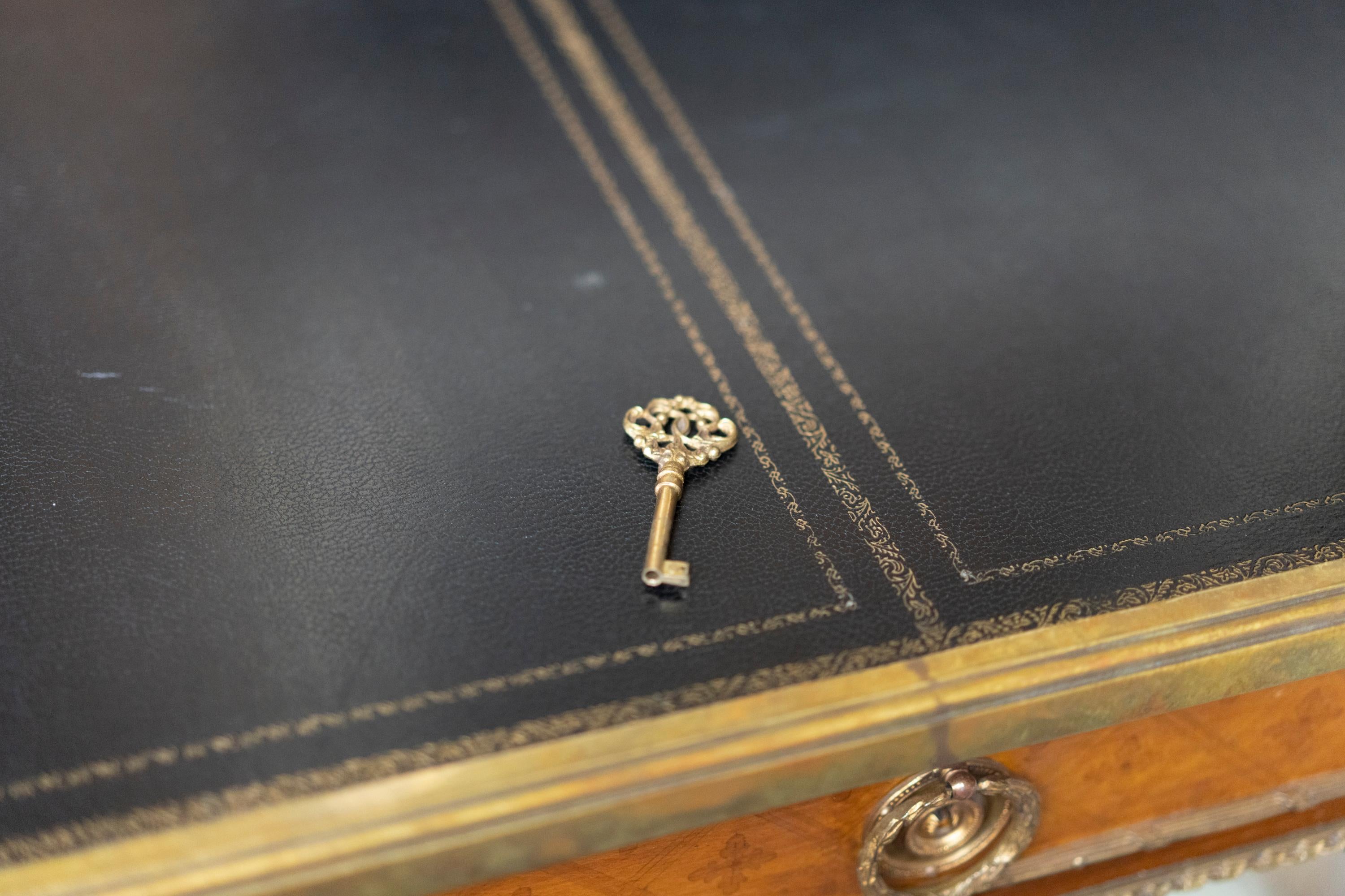 Elegant Sycamore and Box Wood  Louis XVI Style Bureau Plat For Sale 3