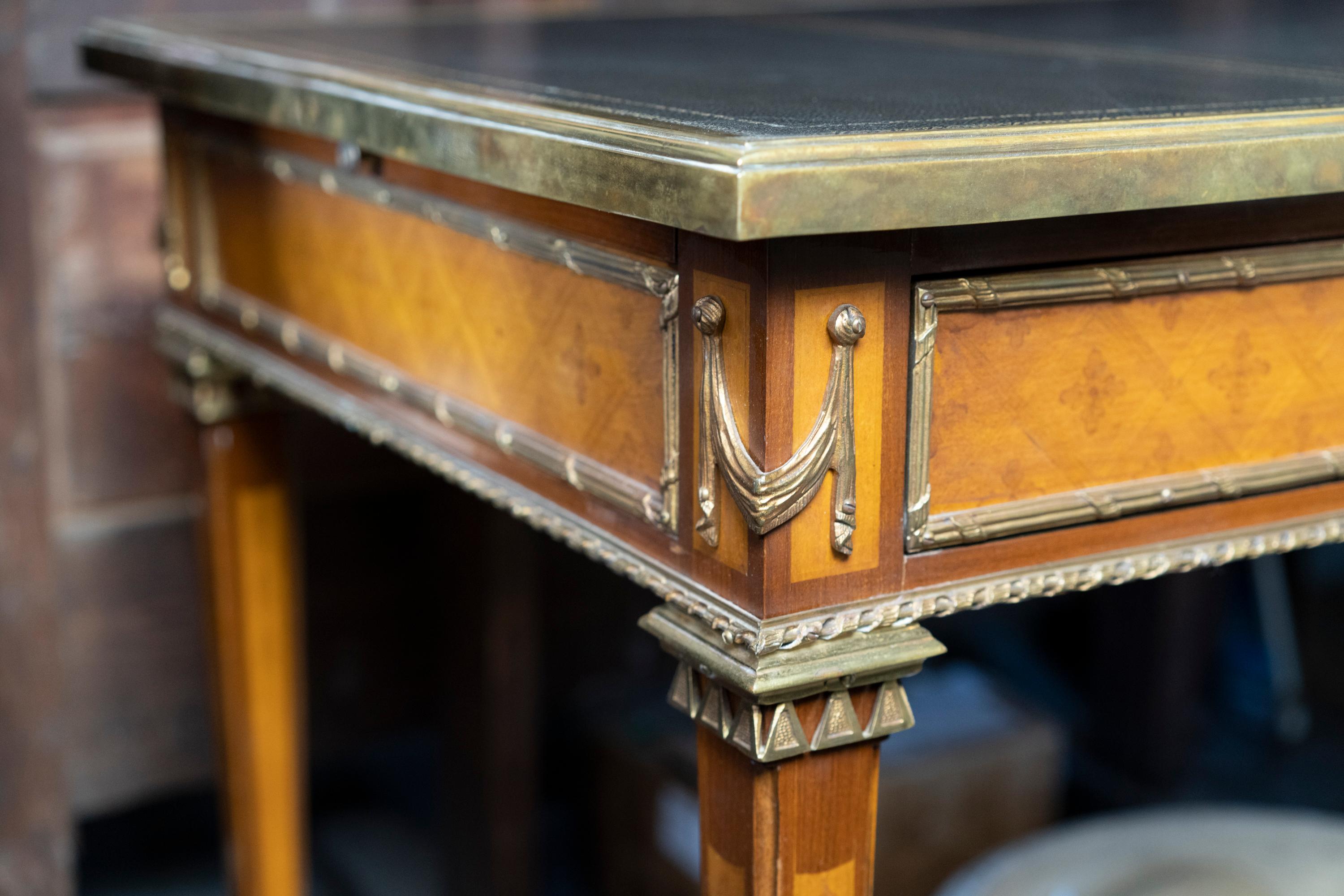 Elegant Sycamore and Box Wood  Louis XVI Style Bureau Plat In Good Condition In Montreal, QC