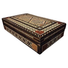 Elegante Joyero Sirio - Rectangular, Marquetería Incrustada con Terciopelo Rojo - 2Y29
