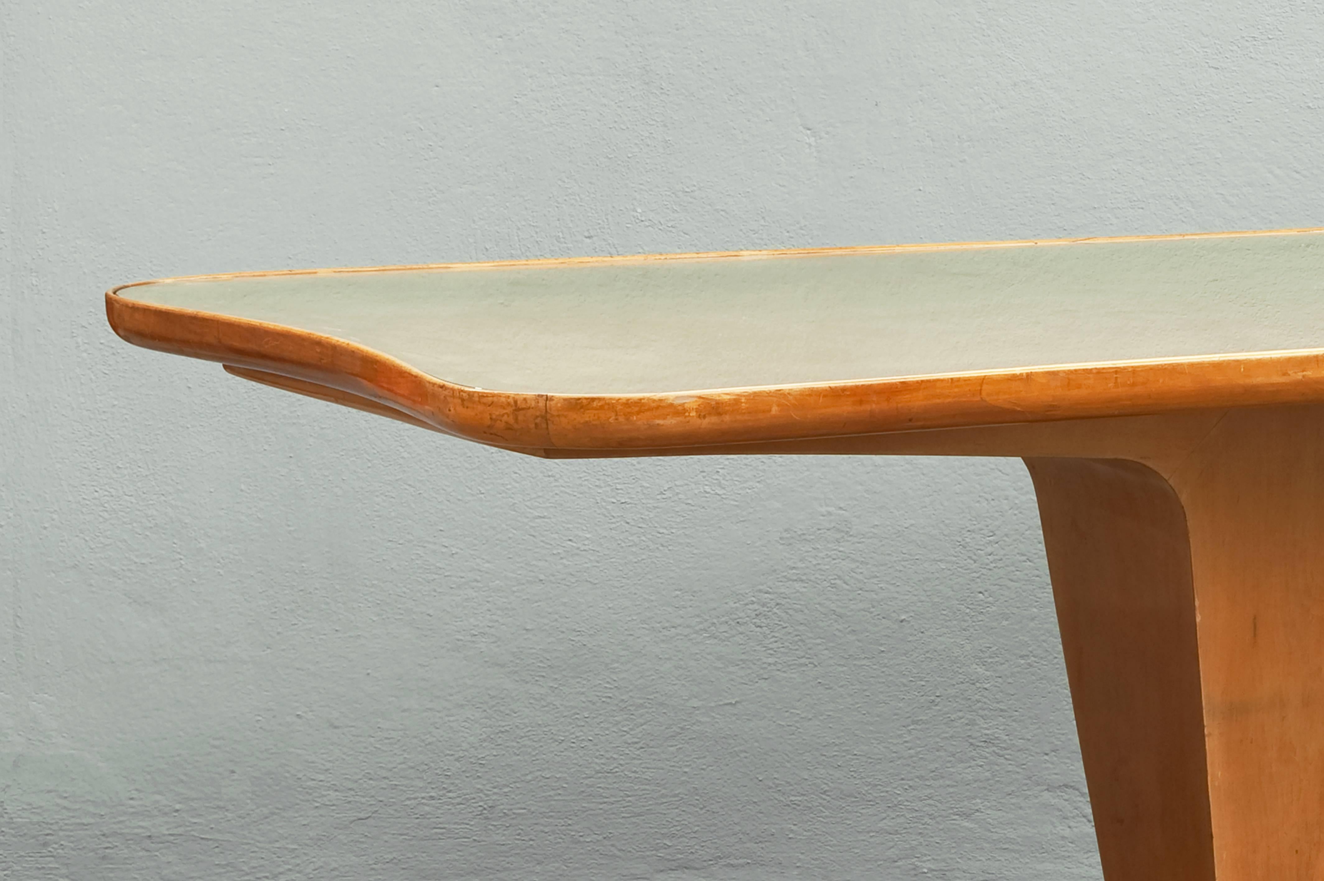 Elegant Table Attributed to Osvaldo Borsani In Good Condition In Piacenza, Italy