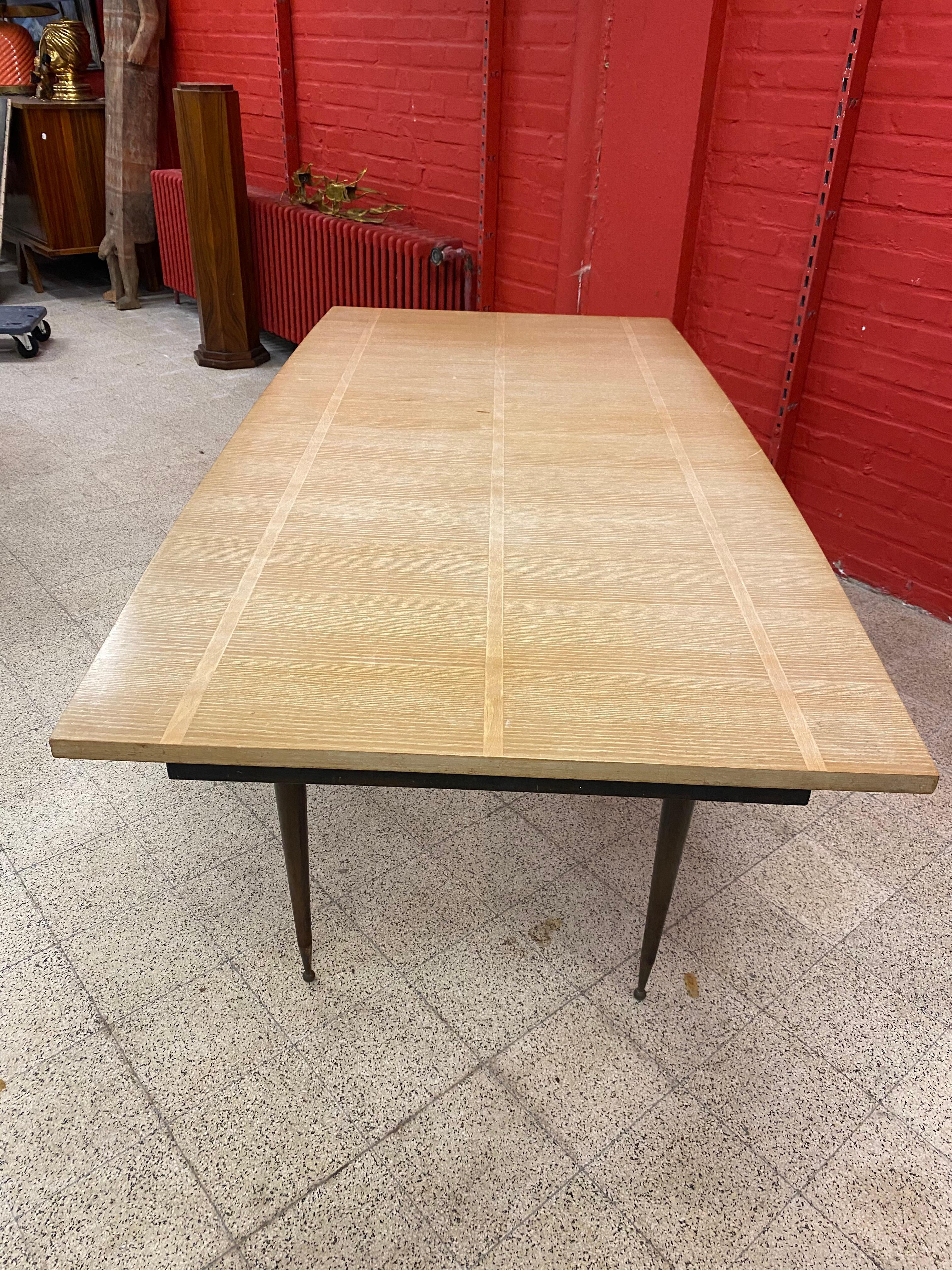 Mid-Century Modern Elegant Table circa 1960 in Mahogany, Brass and Ash Veneer For Sale