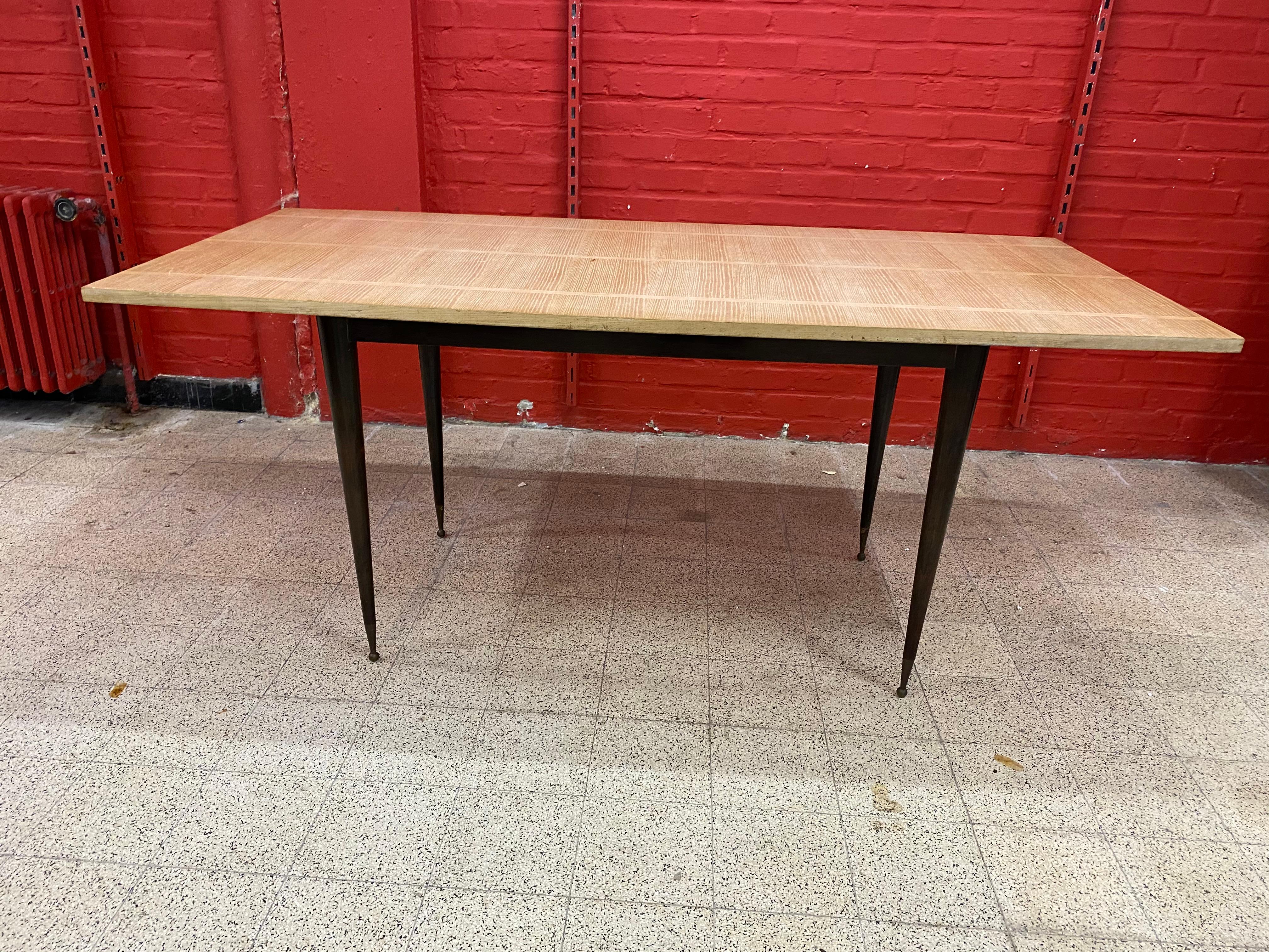 Elegant Table circa 1960 in Mahogany, Brass and Ash Veneer For Sale 1