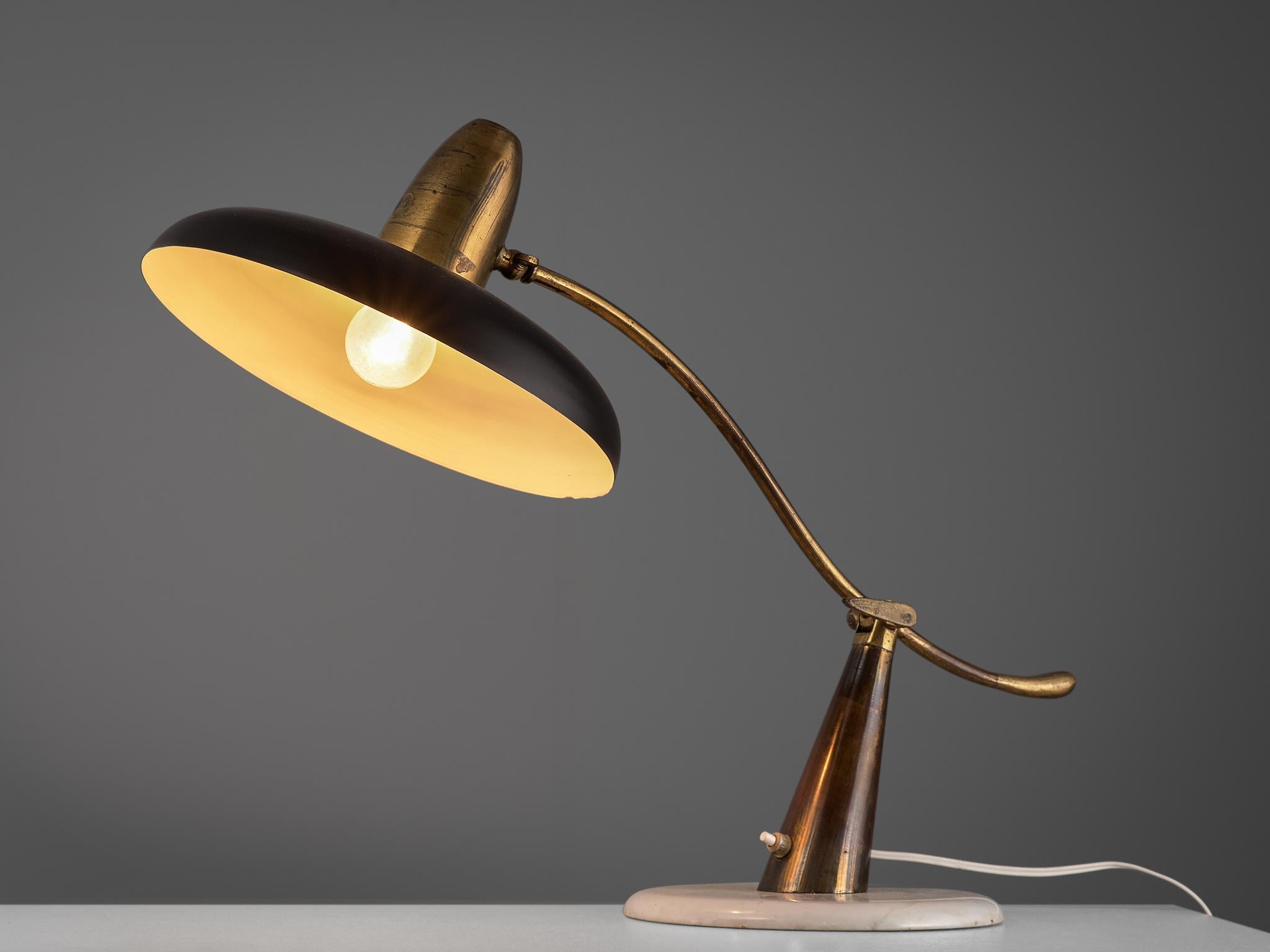 Lumen, table desk light, metal, brass and marble, Italy, circa 1950.

Stunning and elegant table lamp manufactured by Lumen in Milan. This wonderful curved brass desk light features a brass body and a off black coated shade. The stem of the light