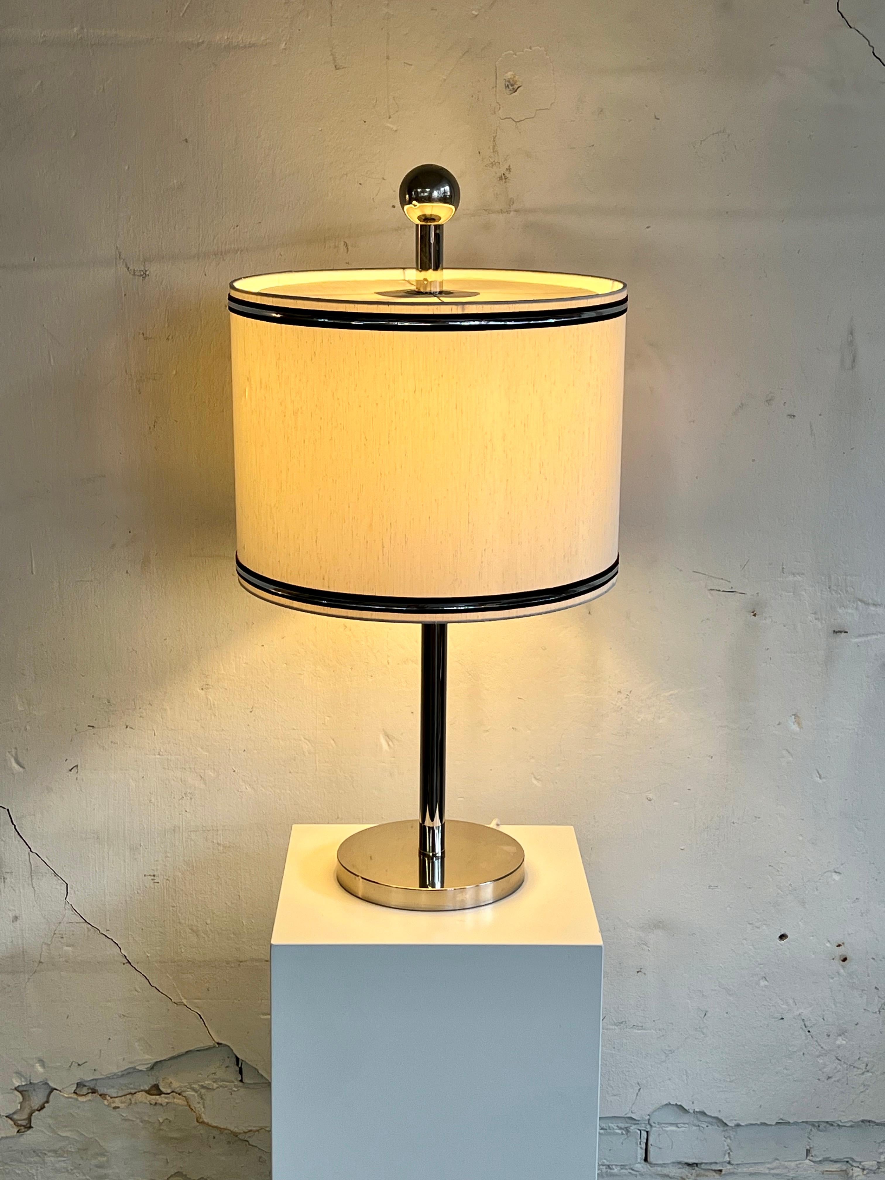 Lampe de table élégante en chrome et soie, Allemagne 1960 en vente 3