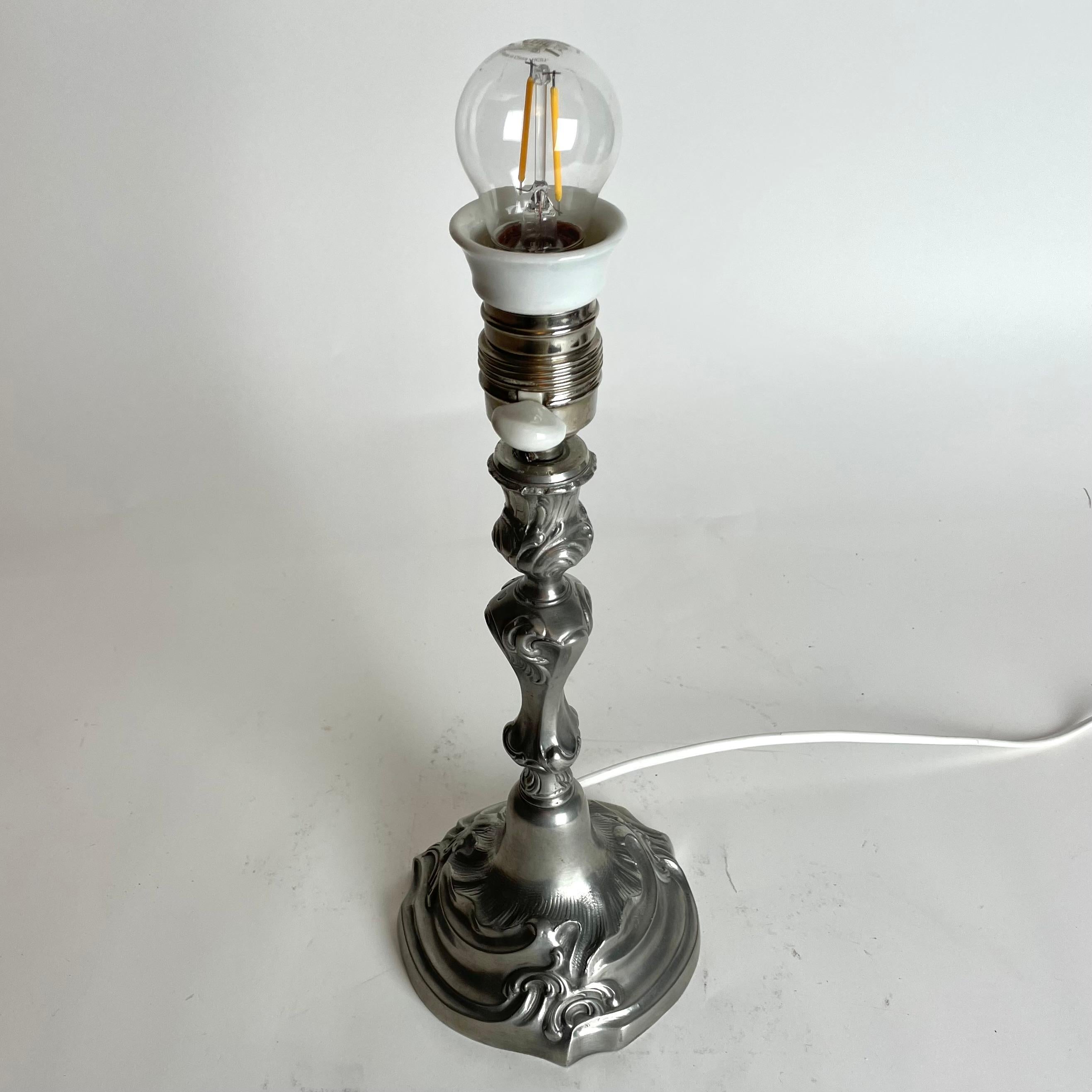 Elegant Table Lamp in pewter in Rococo style from 1938 In Good Condition For Sale In Knivsta, SE