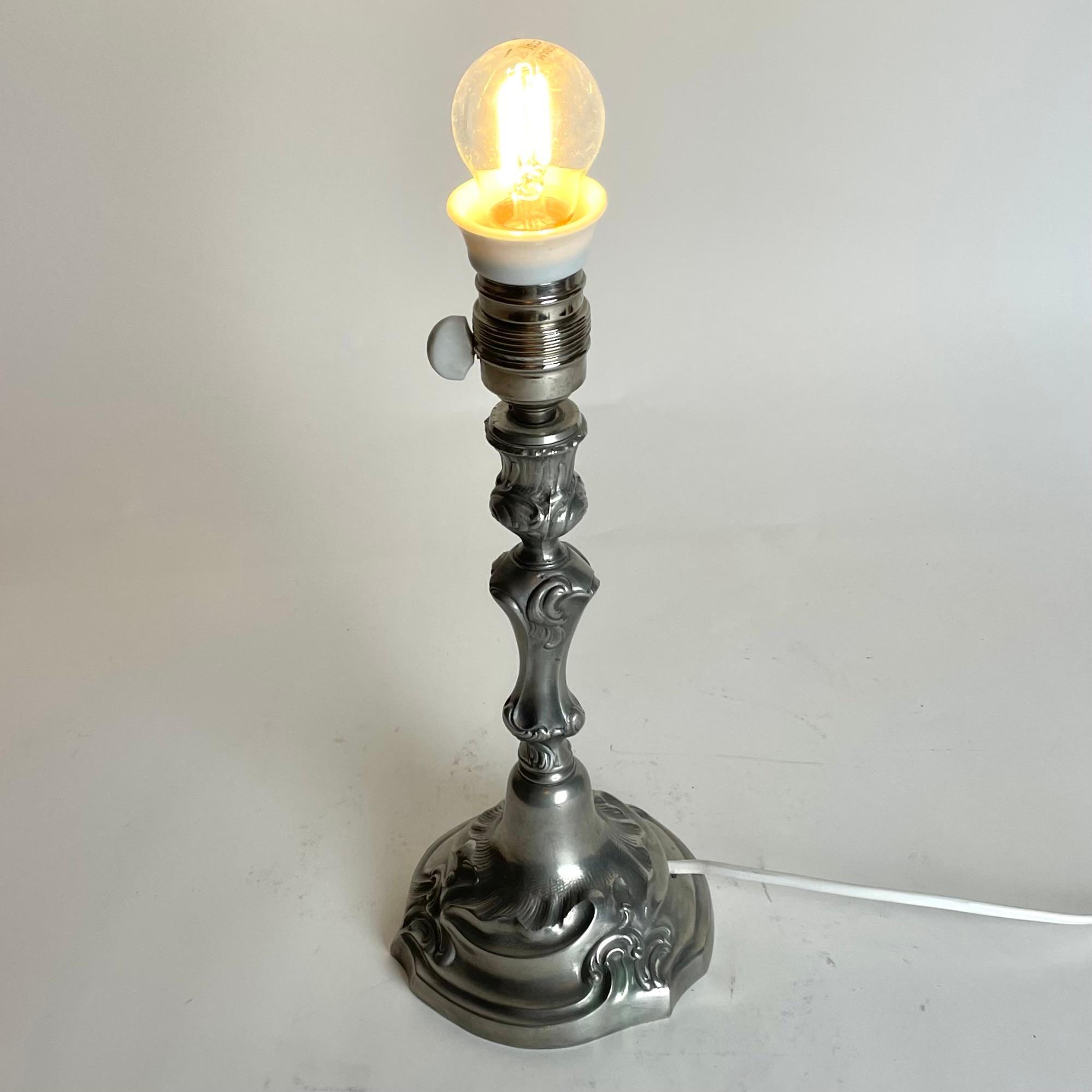 Elegant Table Lamp in pewter in Rococo style from 1938 For Sale 3