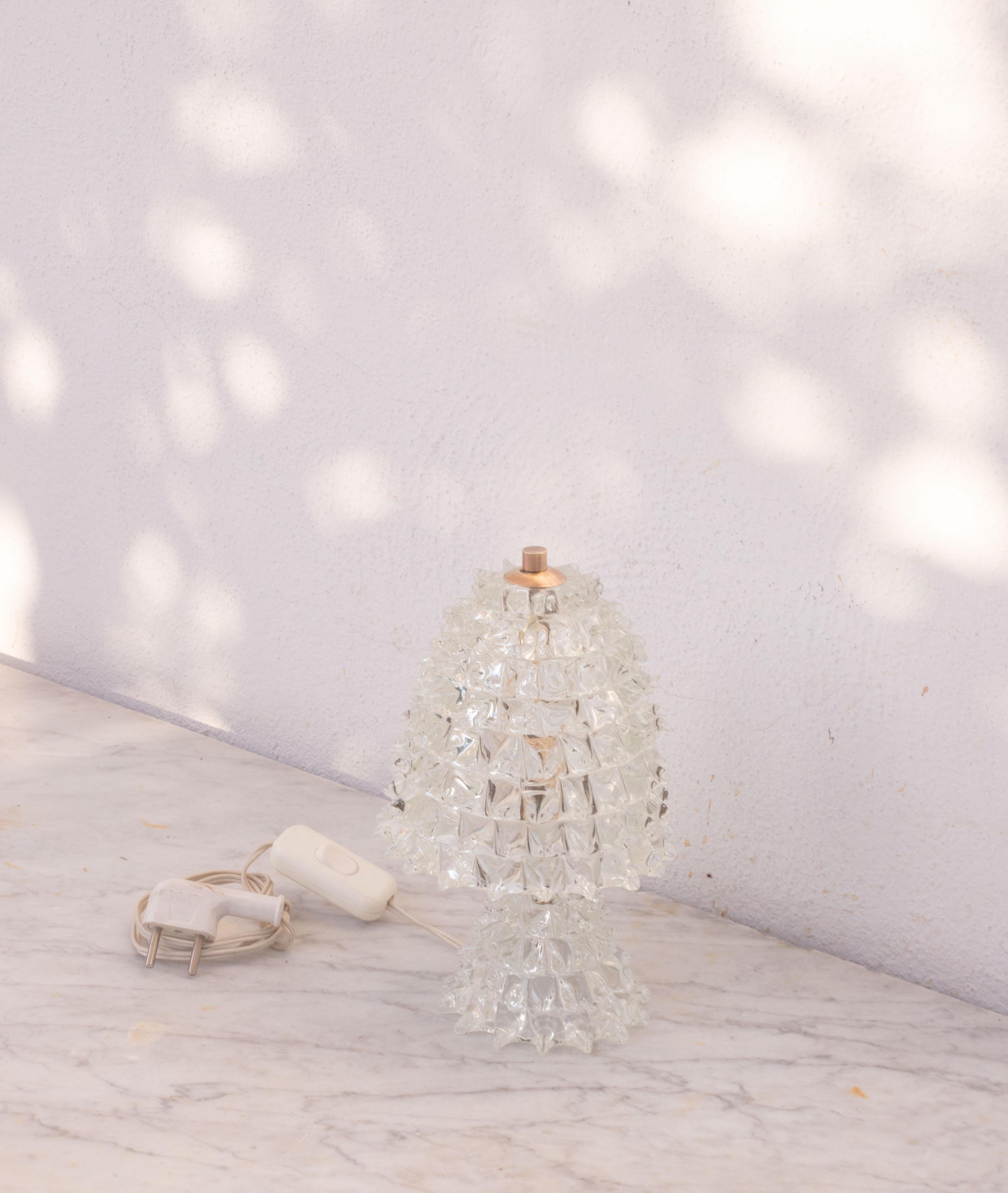 Metà XX secolo Elegante lampada da tavolo con vaso in vetro di Murano Rostrato per Barovier&Toso, anni '1950 in vendita