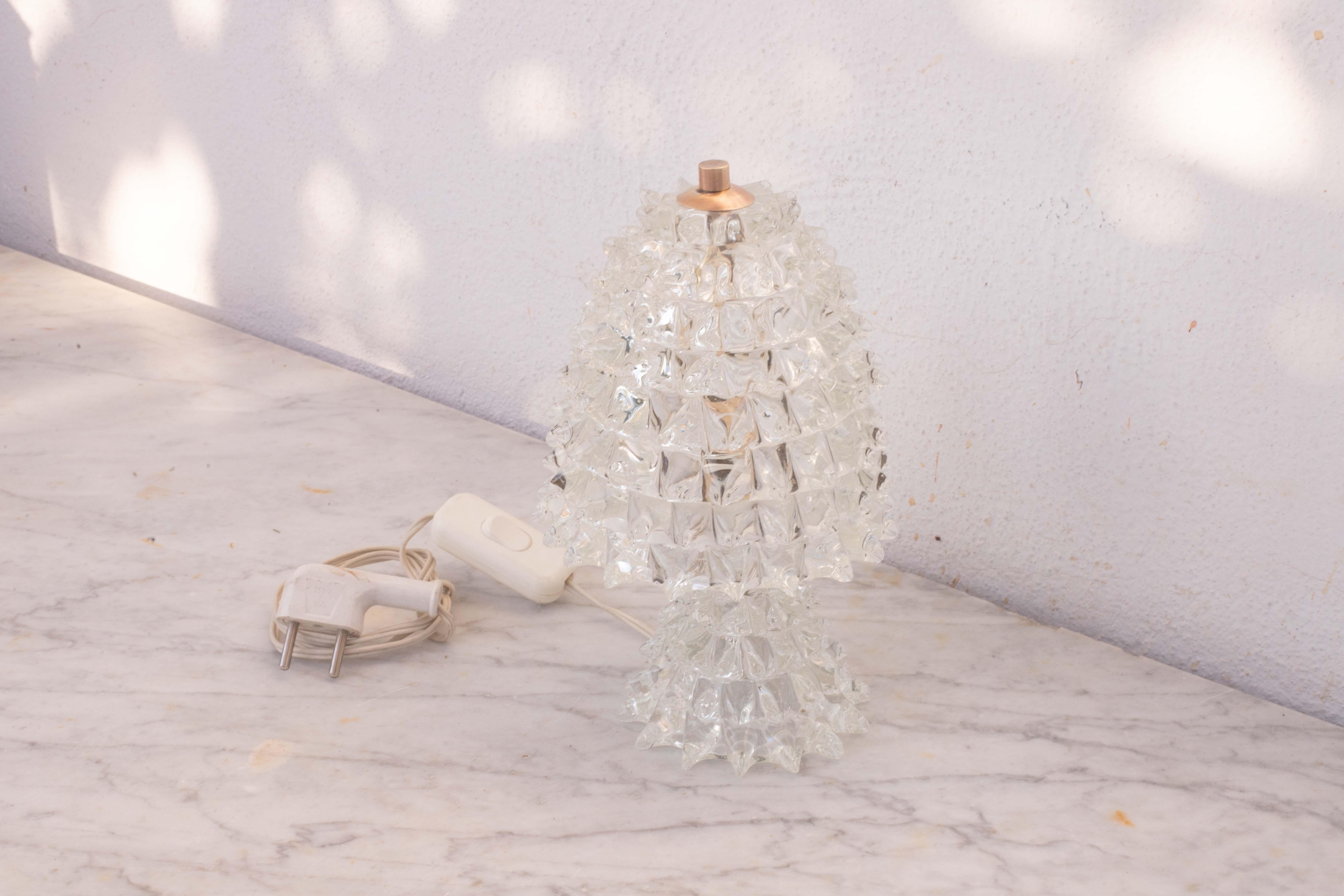 Vetro di Murano Elegante lampada da tavolo con vaso in vetro di Murano Rostrato per Barovier&Toso, anni '1950 in vendita
