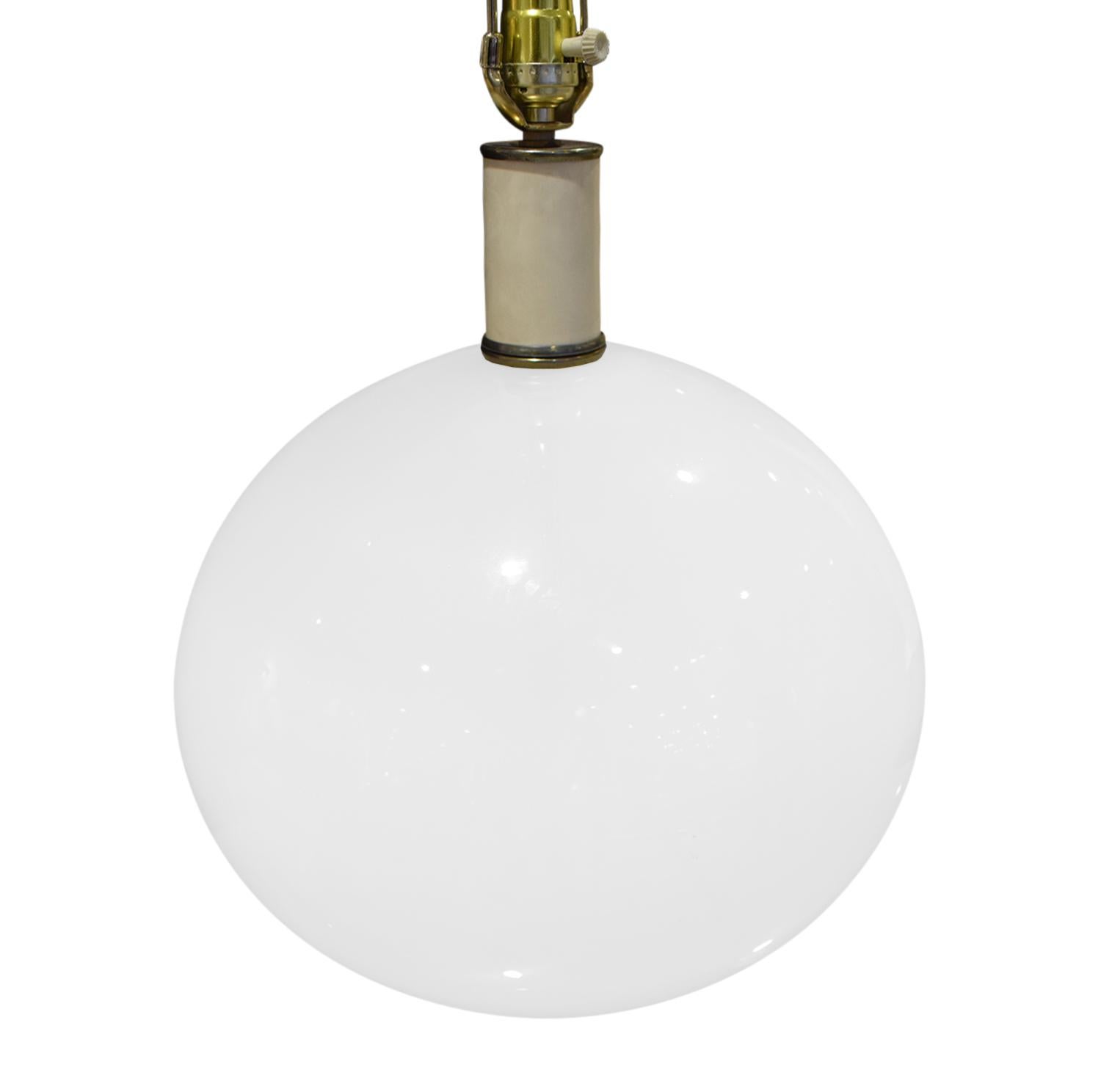 Italian Elegant Table Lamp in White Glass with Brass Base, 1960s For Sale